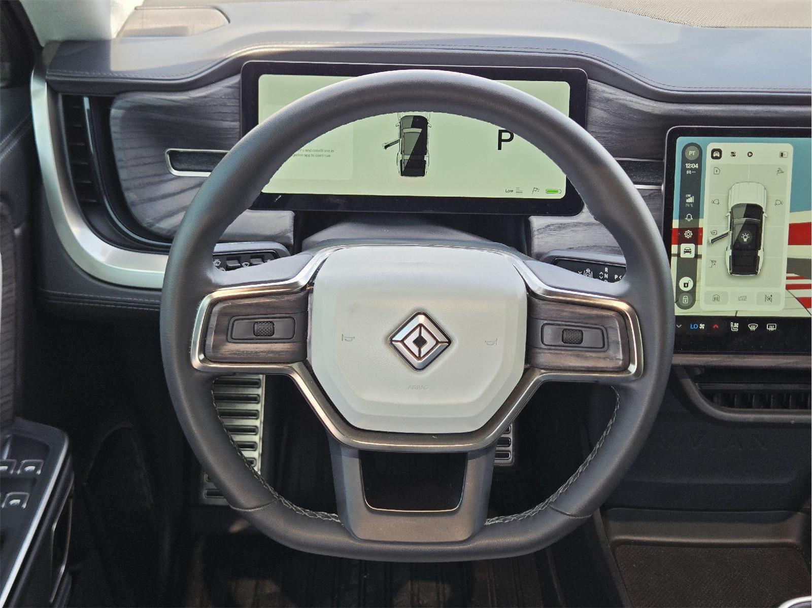 2023 Rivian R1S photo 31 of 36