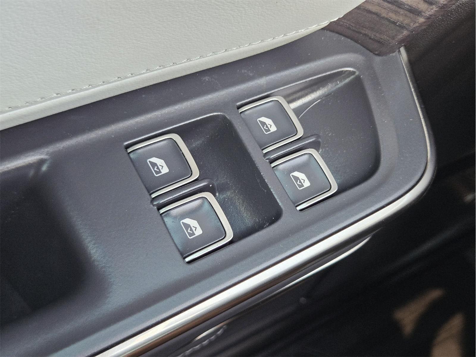 2023 Rivian R1S photo 34 of 36