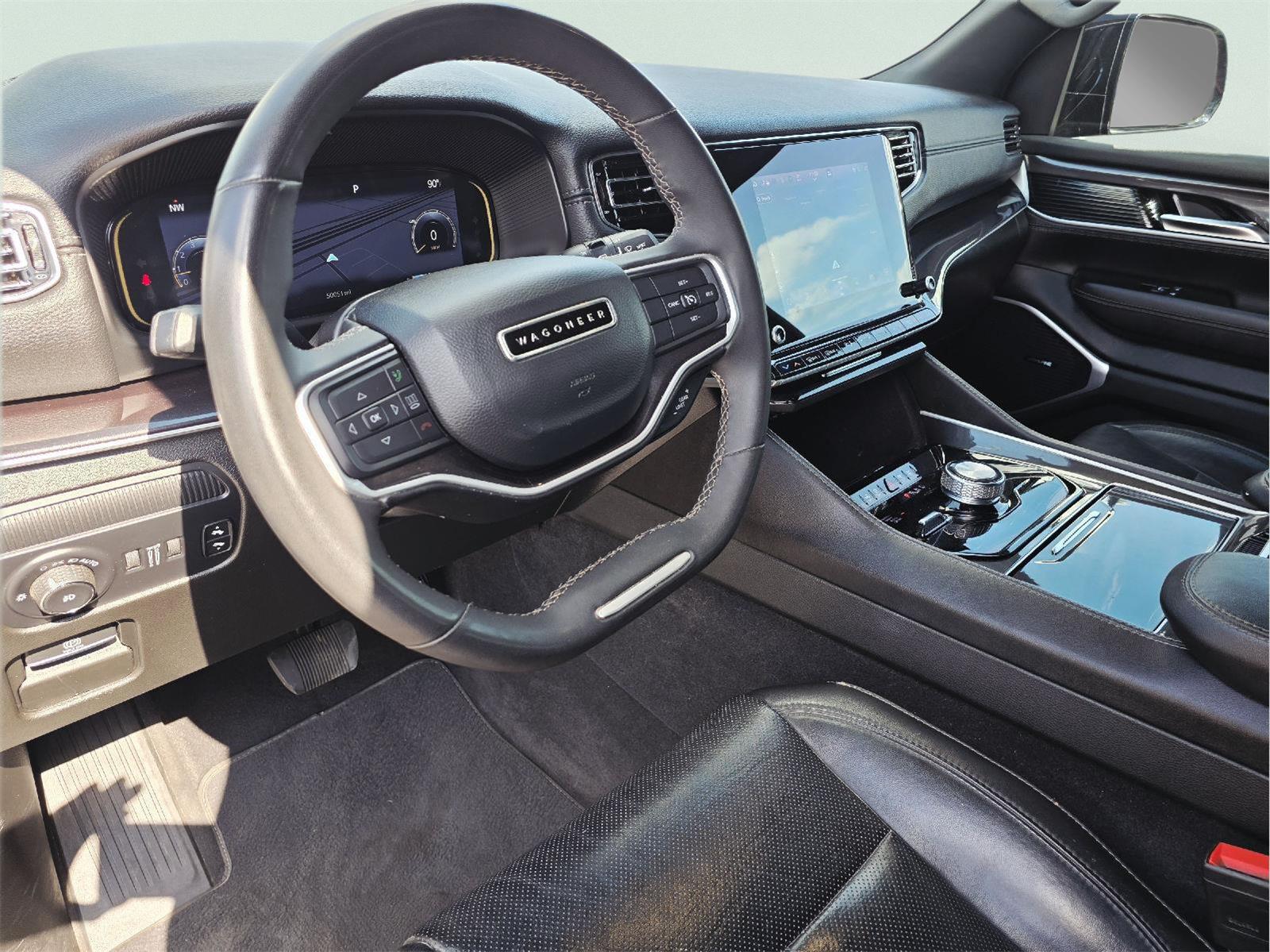 2023 Jeep Wagoneer photo 9 of 37