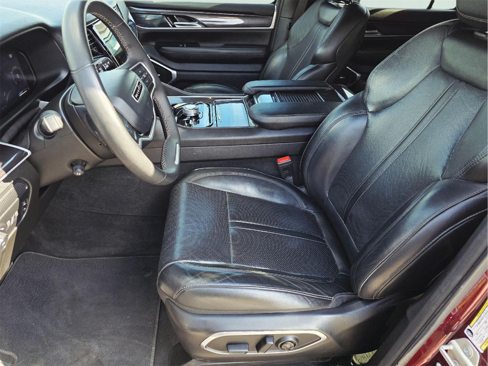 2023 Jeep Wagoneer photo 12 of 37