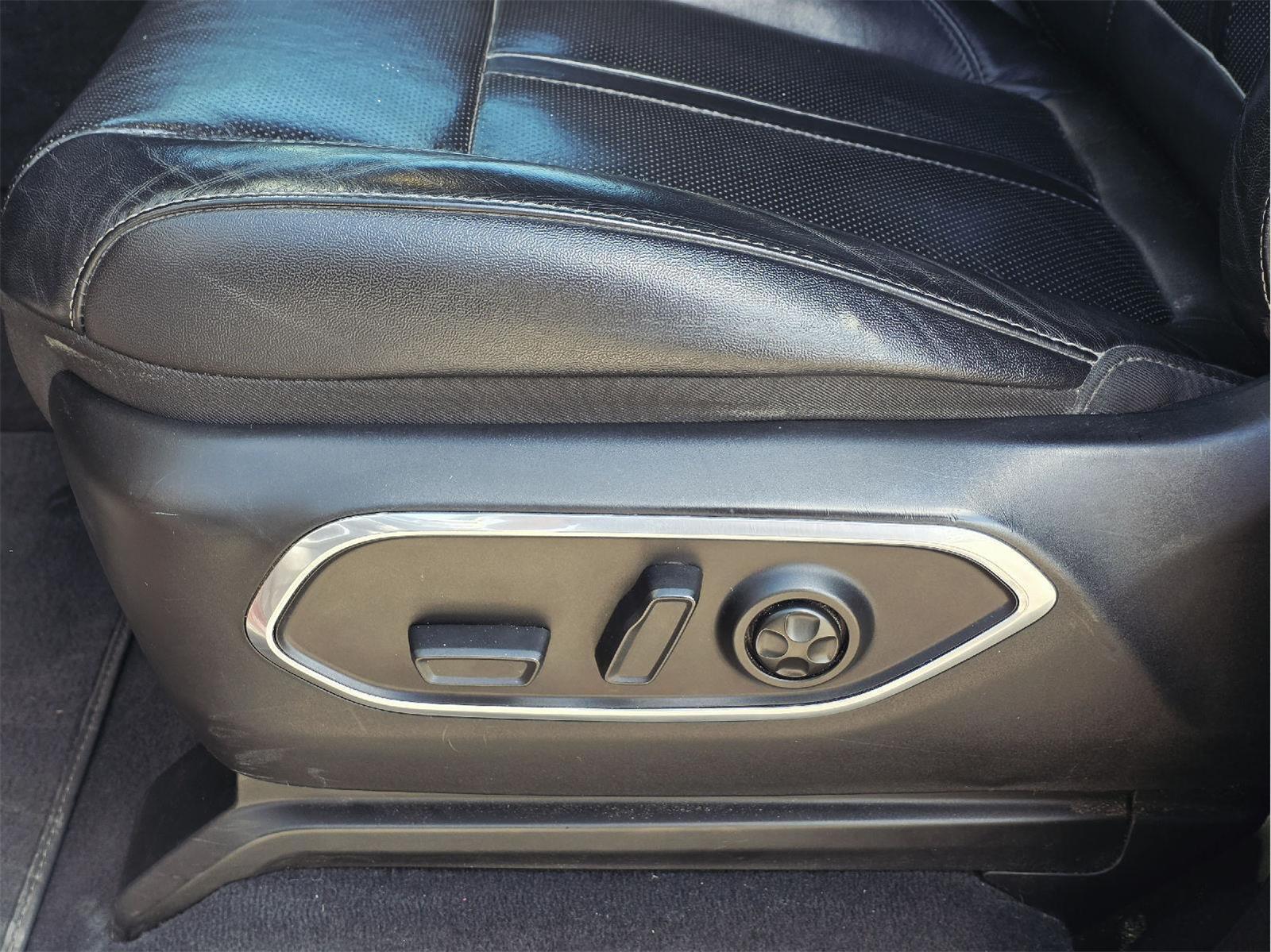 2023 Jeep Wagoneer photo 22 of 37