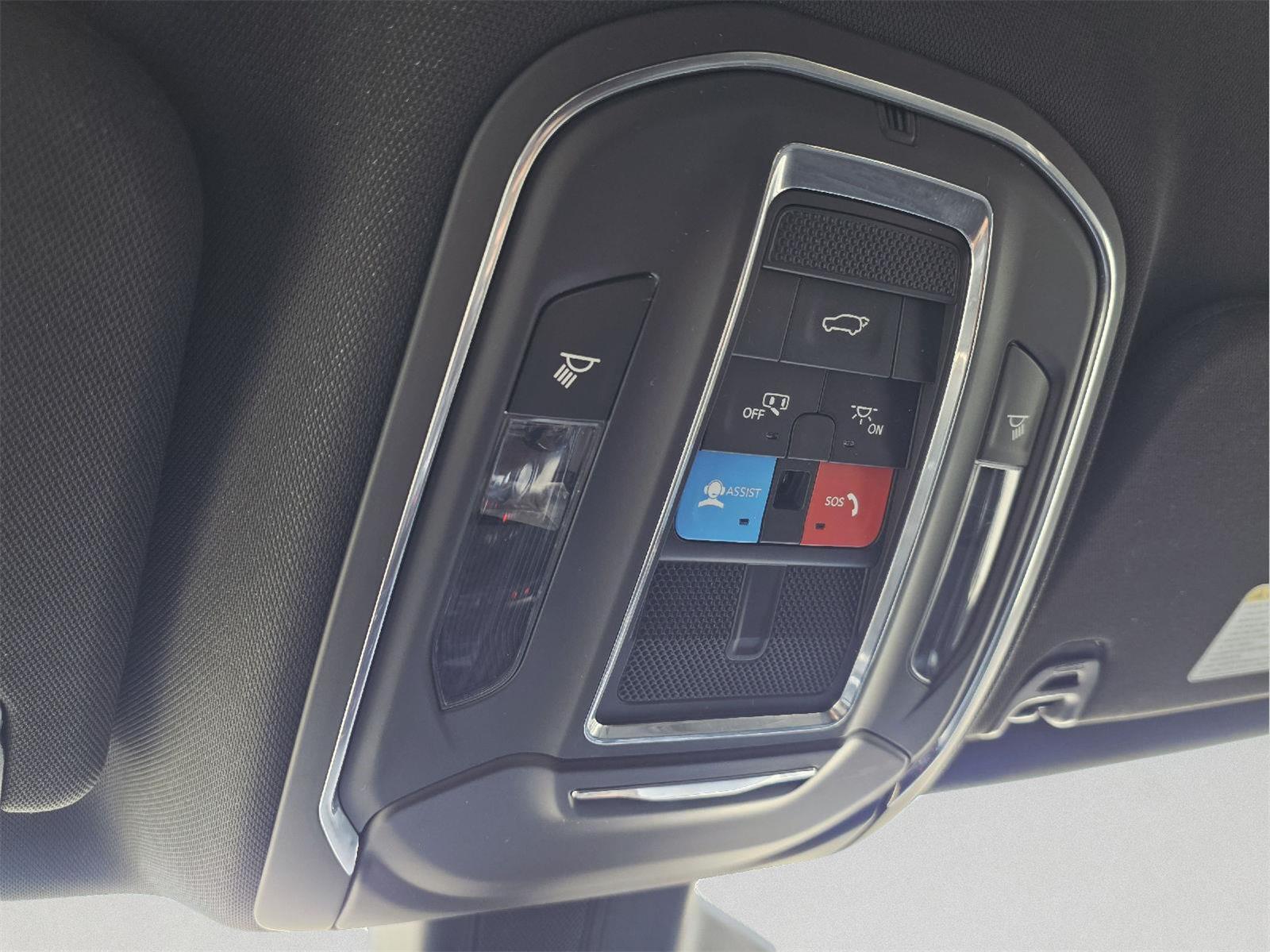 2023 Jeep Wagoneer photo 35 of 37