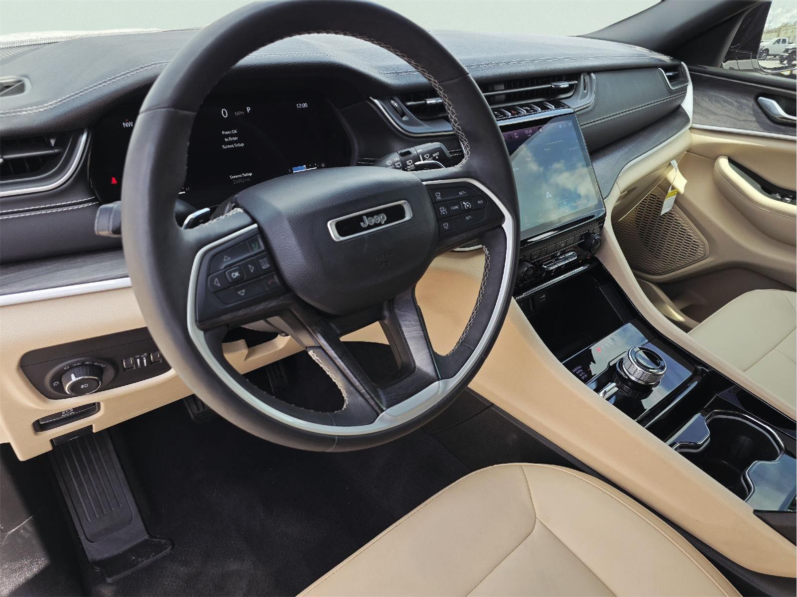 2023 Jeep Grand Cherokee L photo 11 of 35
