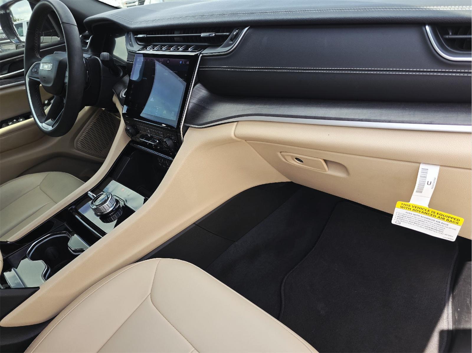 2023 Jeep Grand Cherokee L photo 13 of 35
