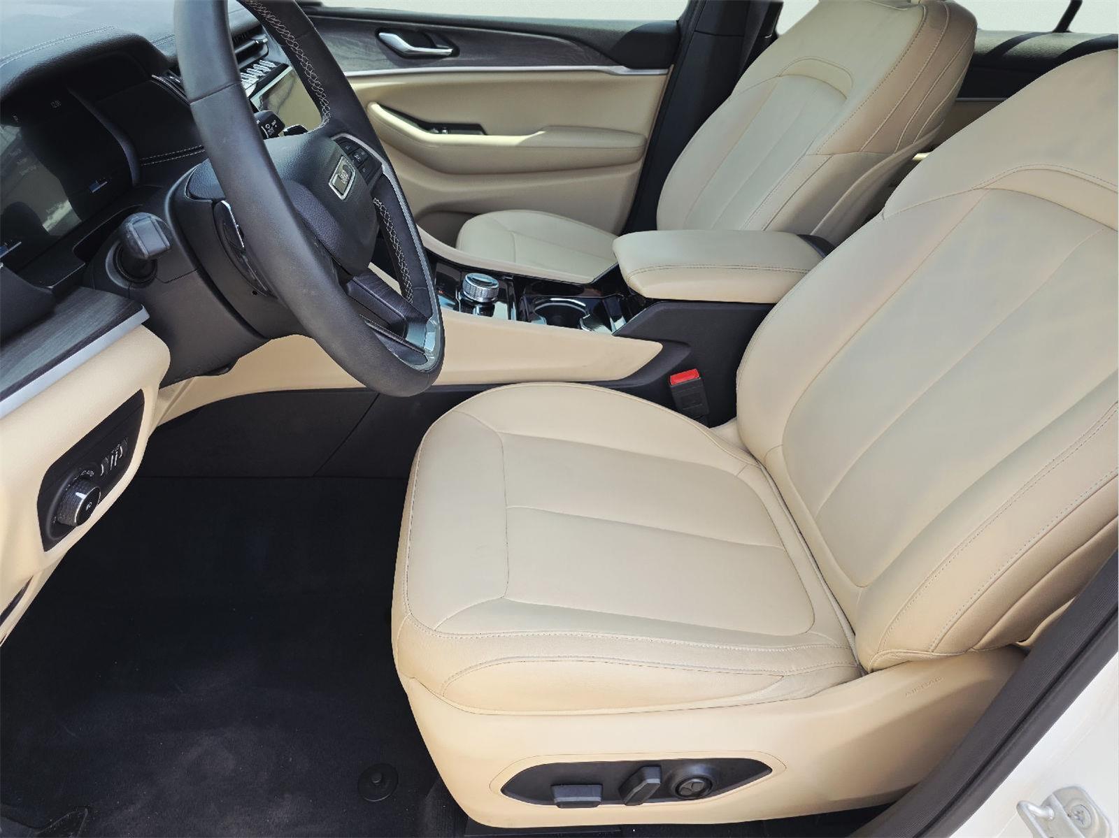 2023 Jeep Grand Cherokee L photo 14 of 35