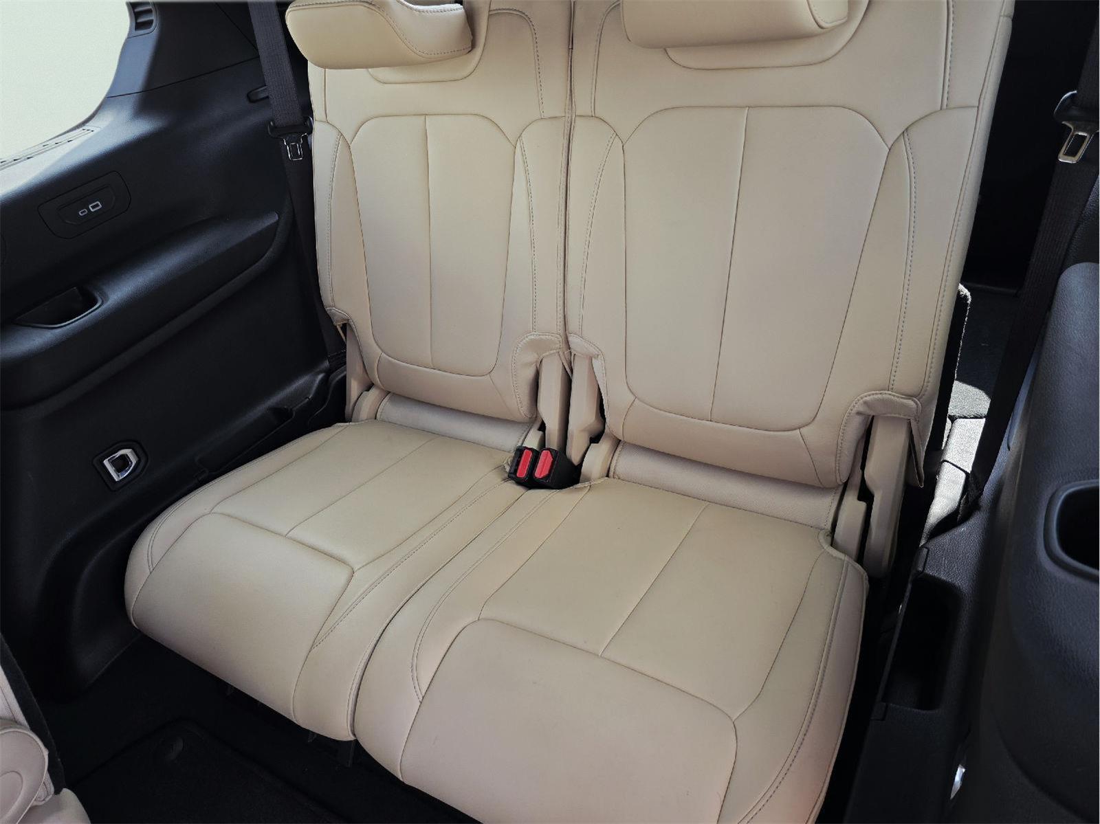 2023 Jeep Grand Cherokee L photo 21 of 35