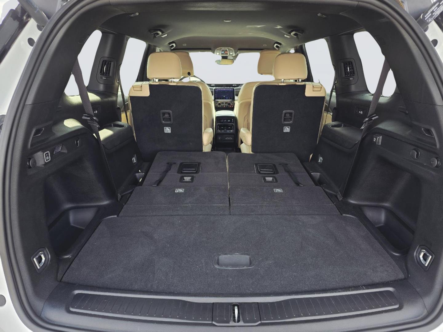 2023 Jeep Grand Cherokee L photo 22 of 35