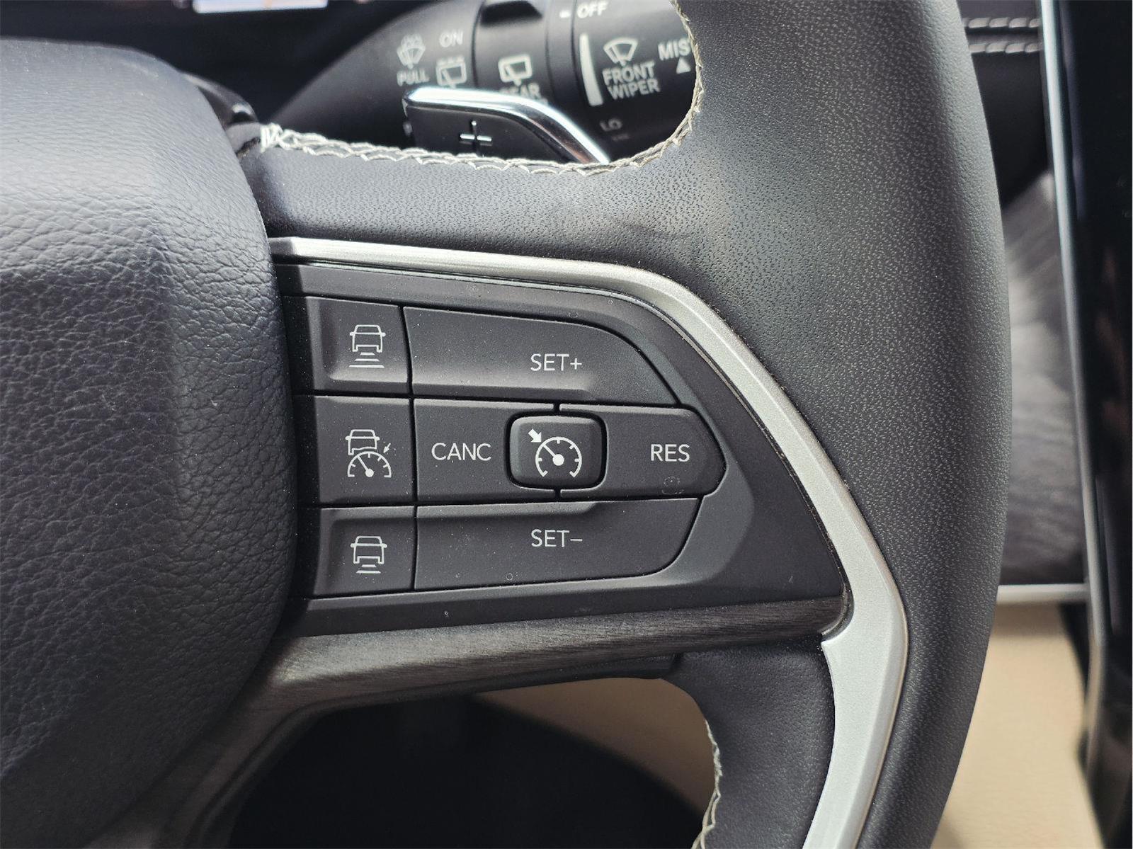 2023 Jeep Grand Cherokee L photo 31 of 35
