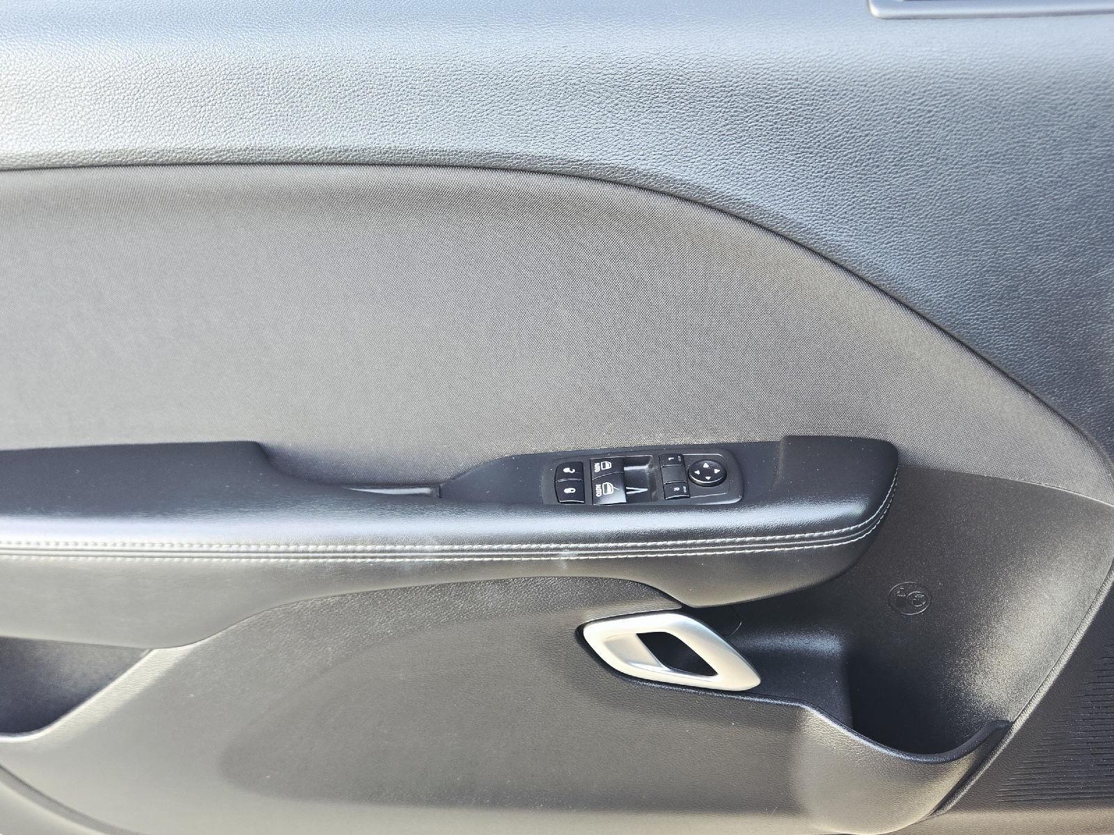 2019 Dodge Challenger photo 18 of 36
