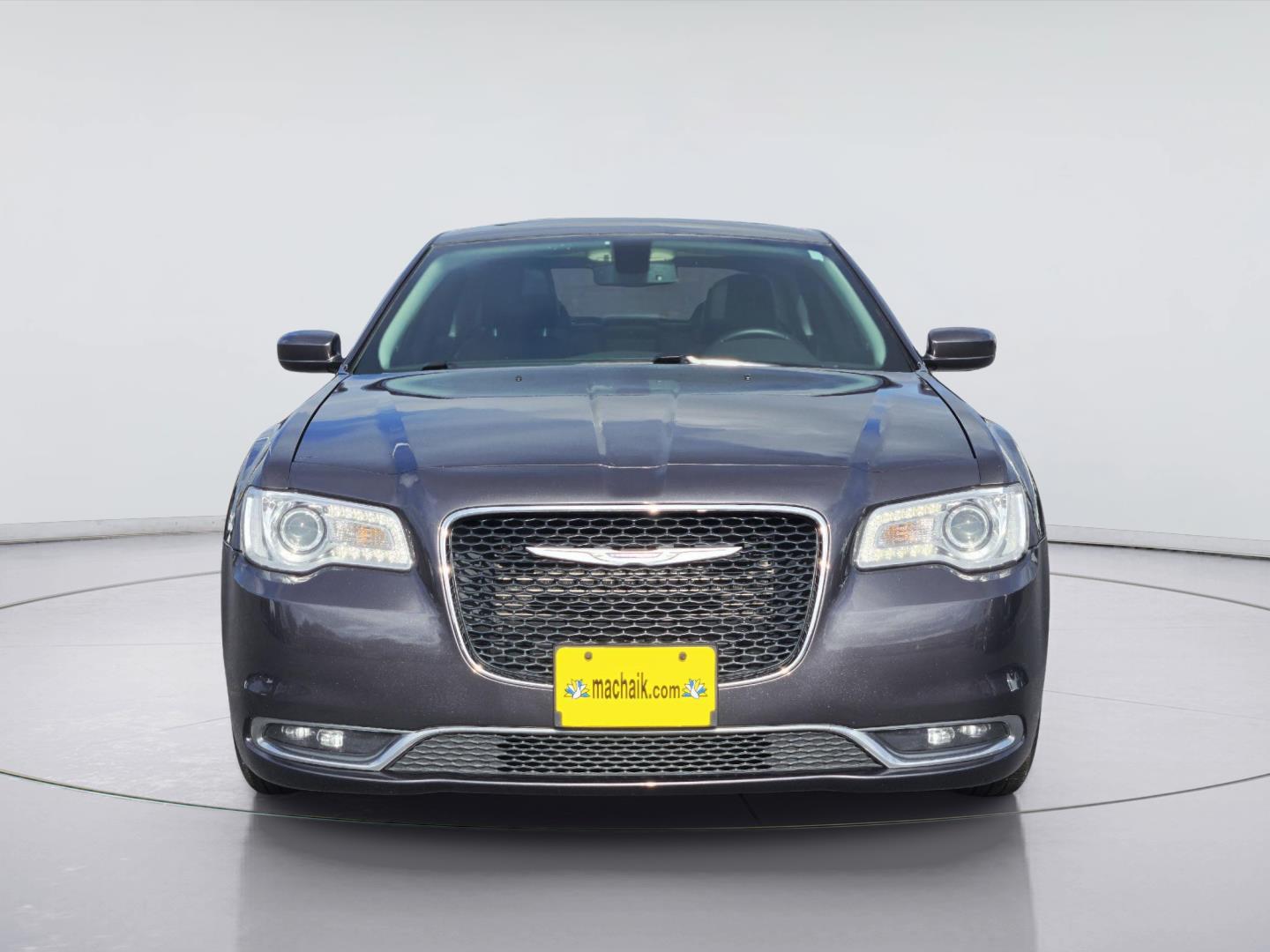 2018 Chrysler 300 photo 2 of 36