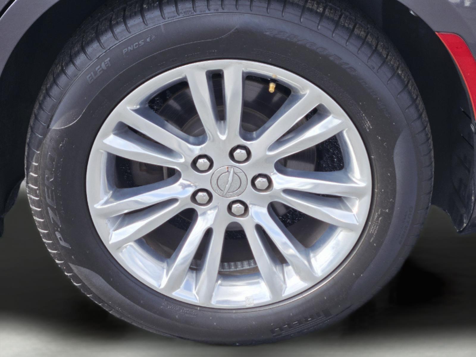 2018 Chrysler 300 photo 8 of 36