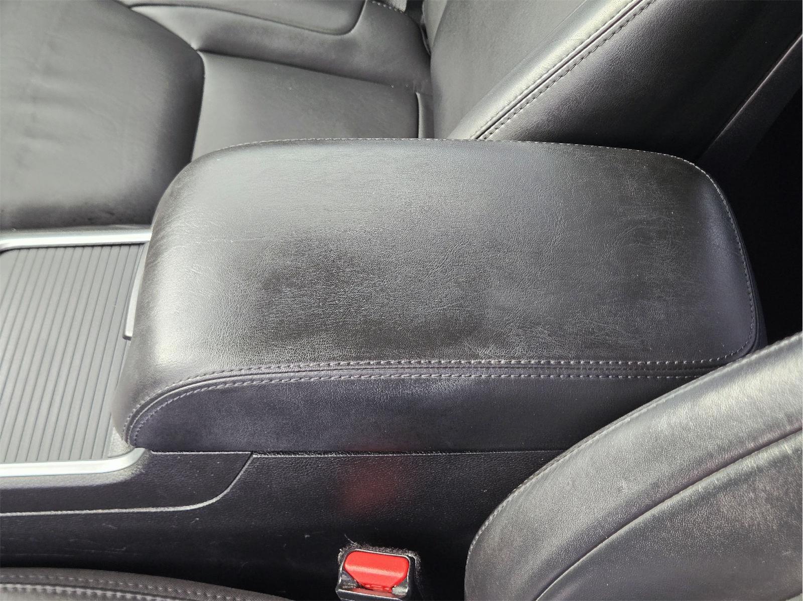 2018 Chrysler 300 photo 14 of 36
