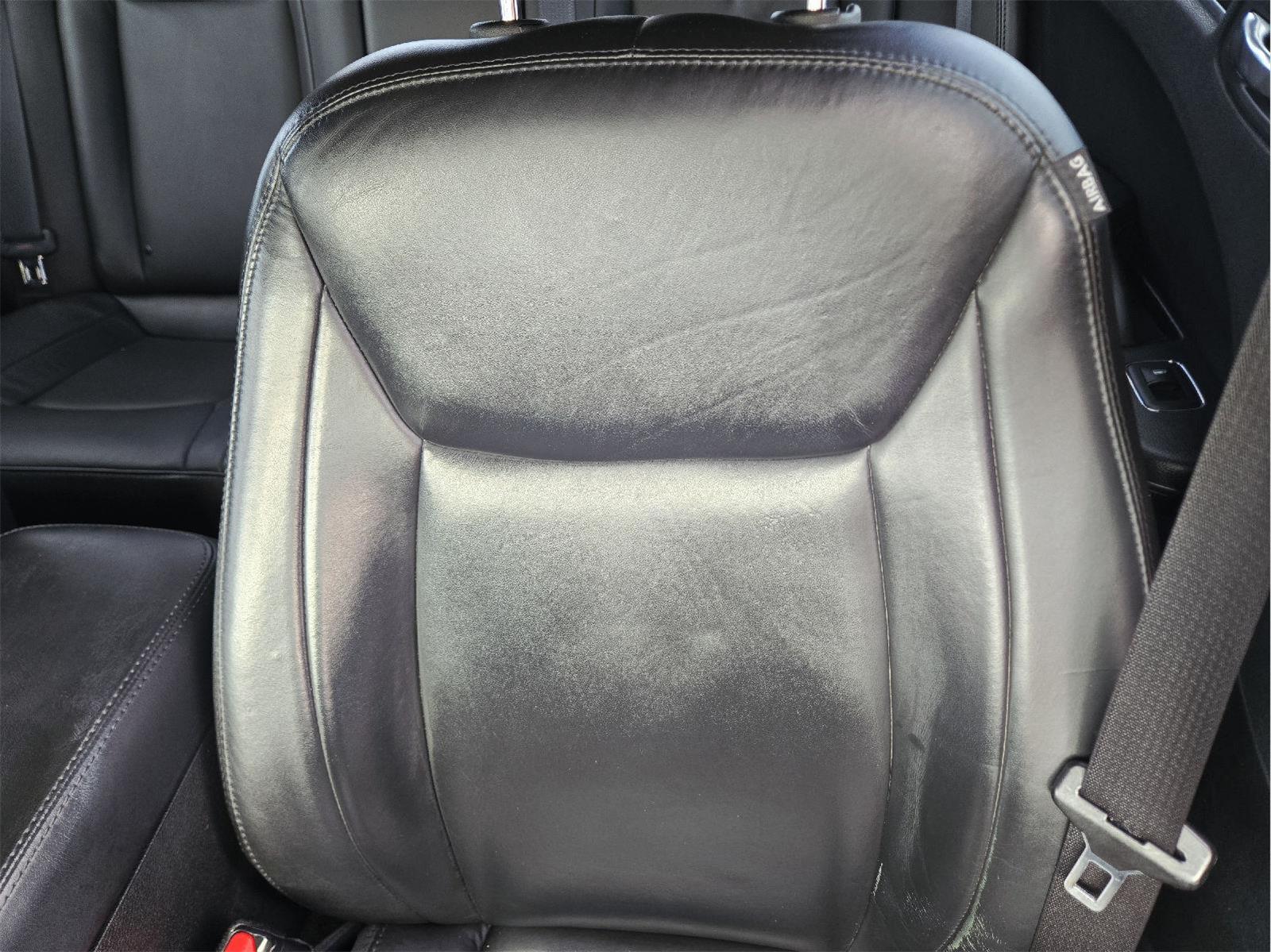 2018 Chrysler 300 photo 16 of 36