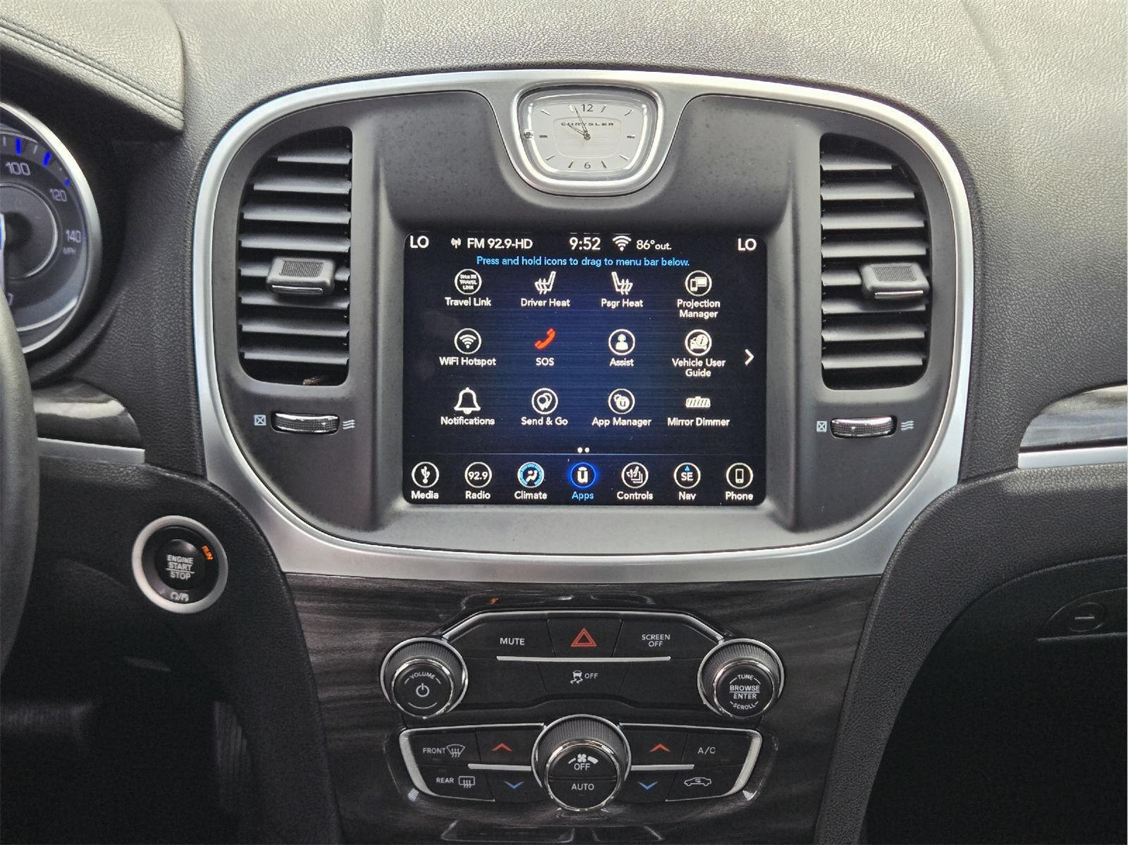 2018 Chrysler 300 photo 23 of 36