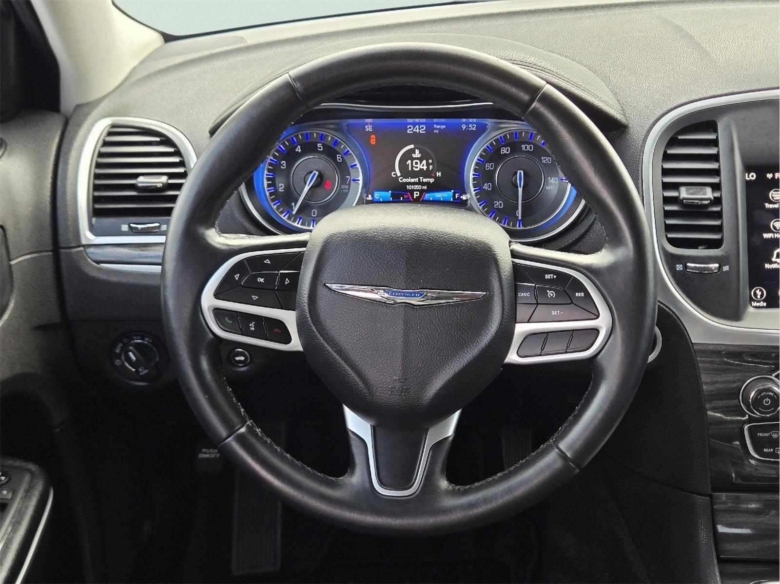 2018 Chrysler 300 photo 30 of 36