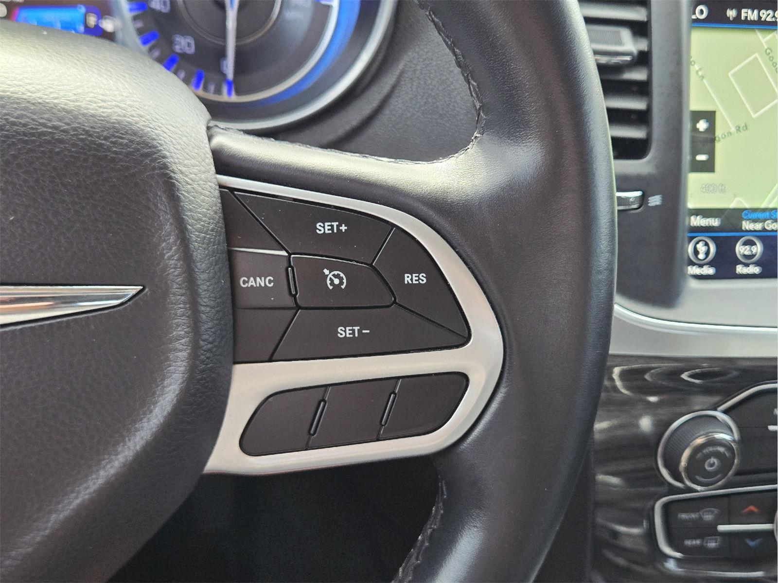 2018 Chrysler 300 photo 31 of 36