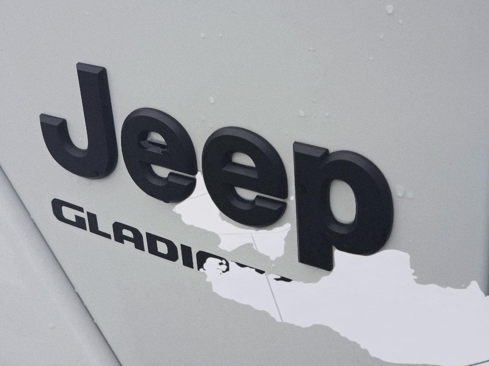 2024 Jeep Gladiator photo 9 of 35