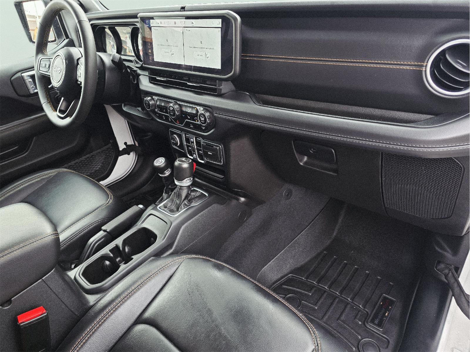 2024 Jeep Gladiator photo 13 of 35