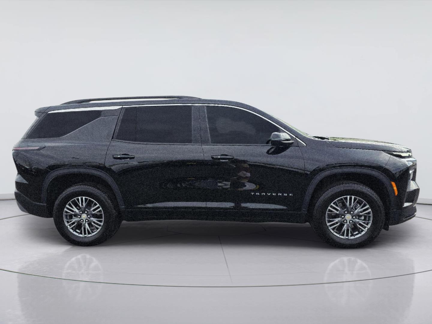 2025 Chevrolet Traverse photo 4 of 35