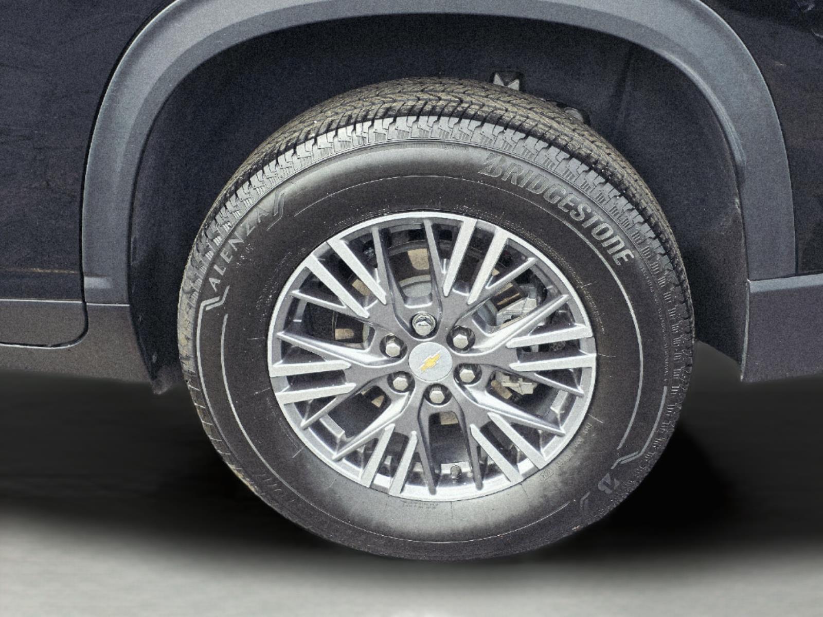 2025 Chevrolet Traverse photo 8 of 35