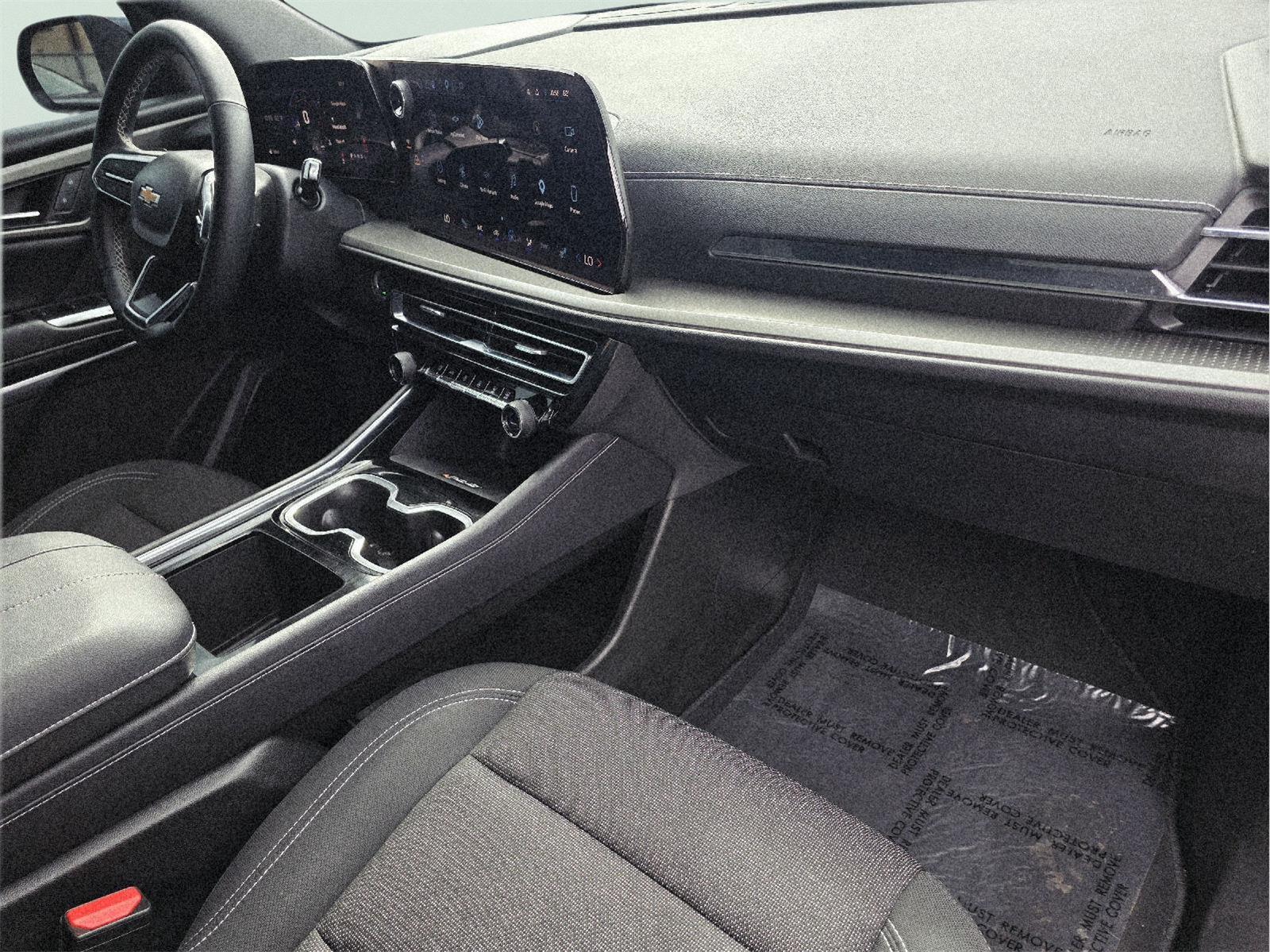 2025 Chevrolet Traverse photo 12 of 35