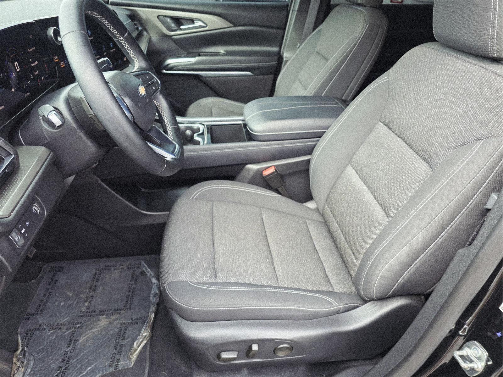 2025 Chevrolet Traverse photo 13 of 35