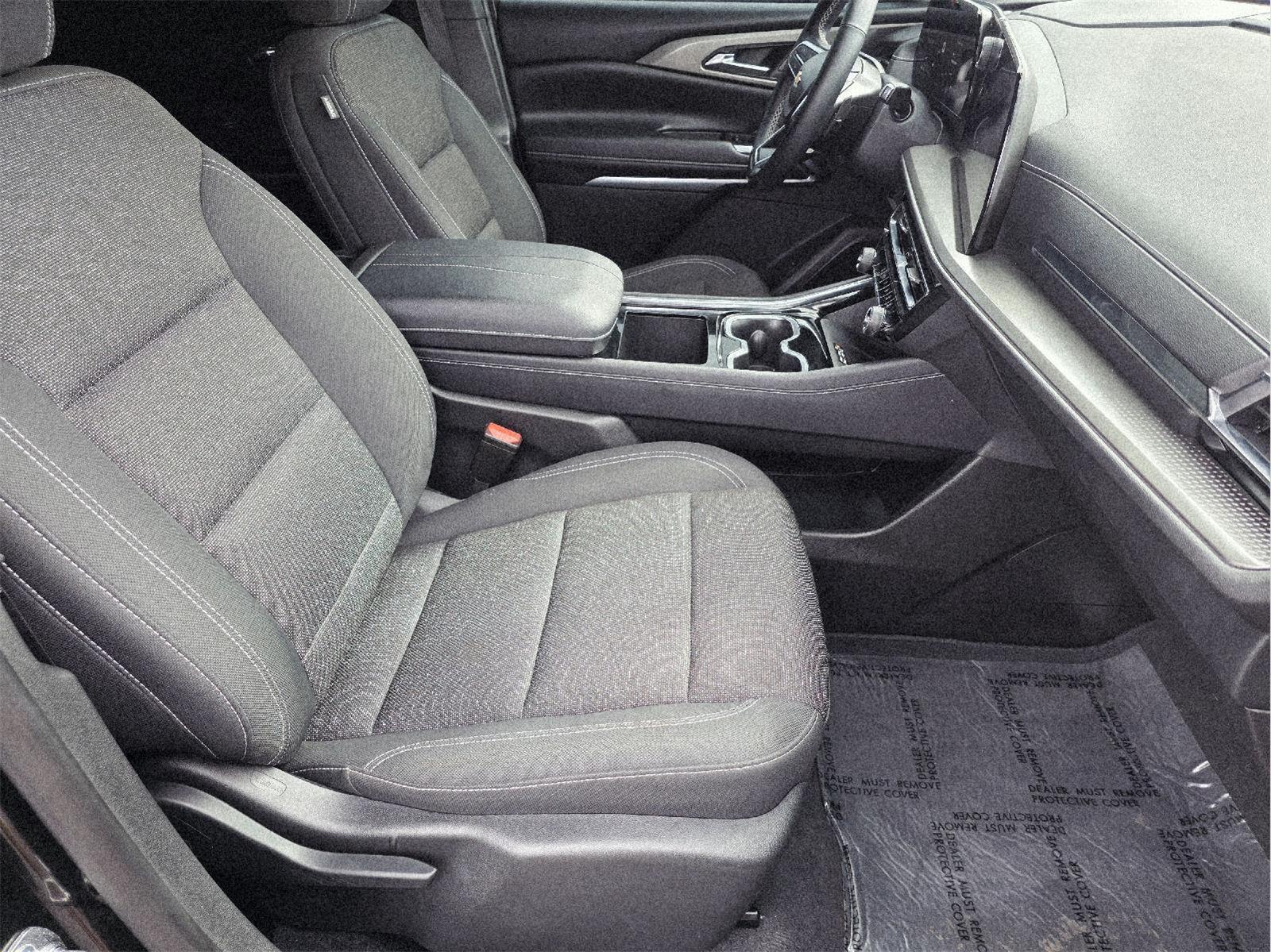 2025 Chevrolet Traverse photo 14 of 35