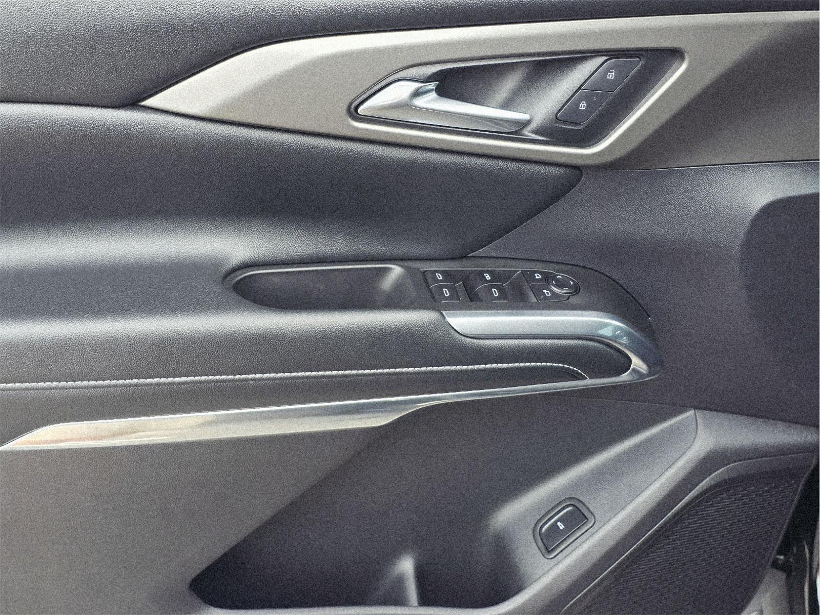 2025 Chevrolet Traverse photo 16 of 35