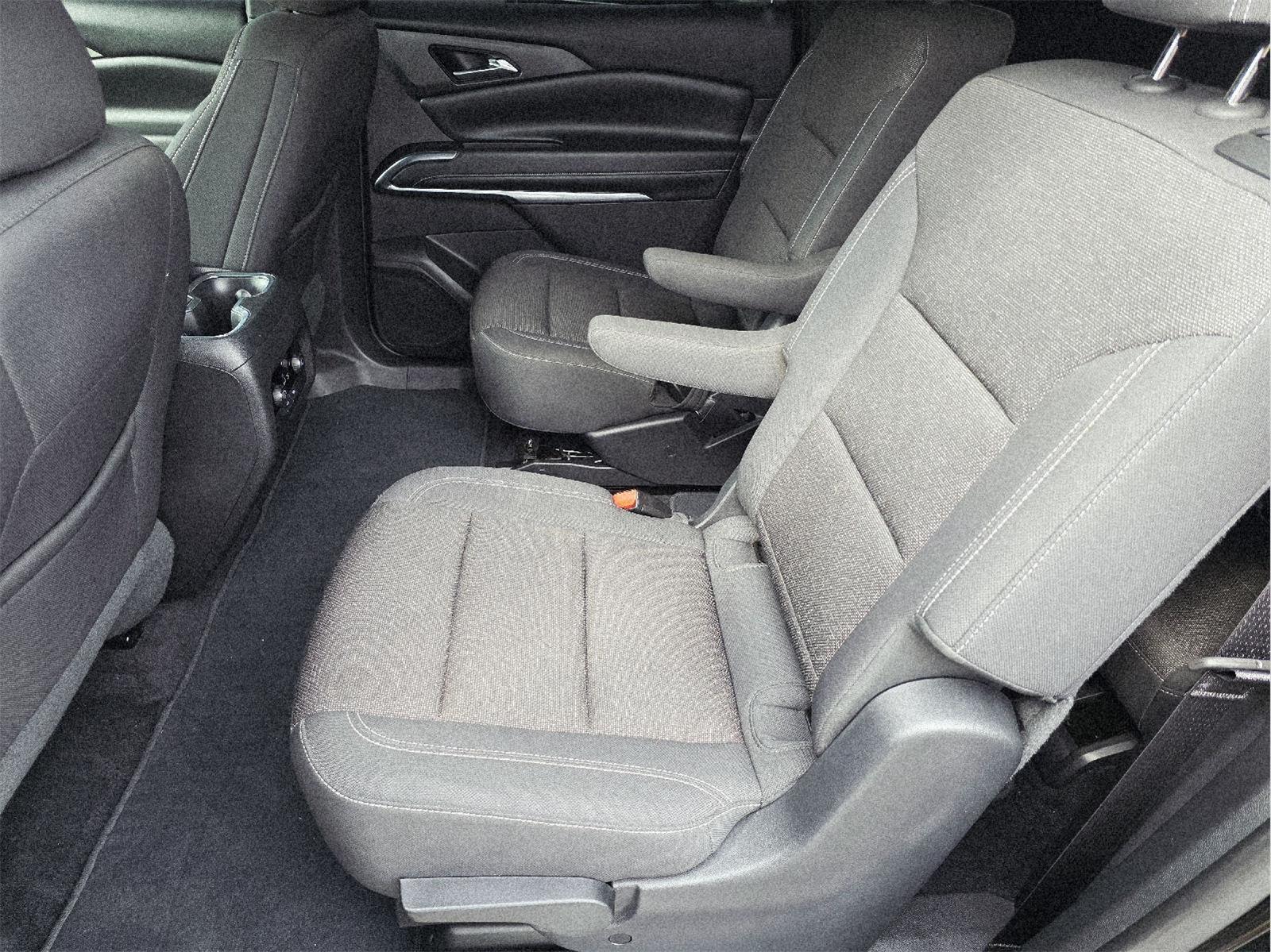 2025 Chevrolet Traverse photo 17 of 35