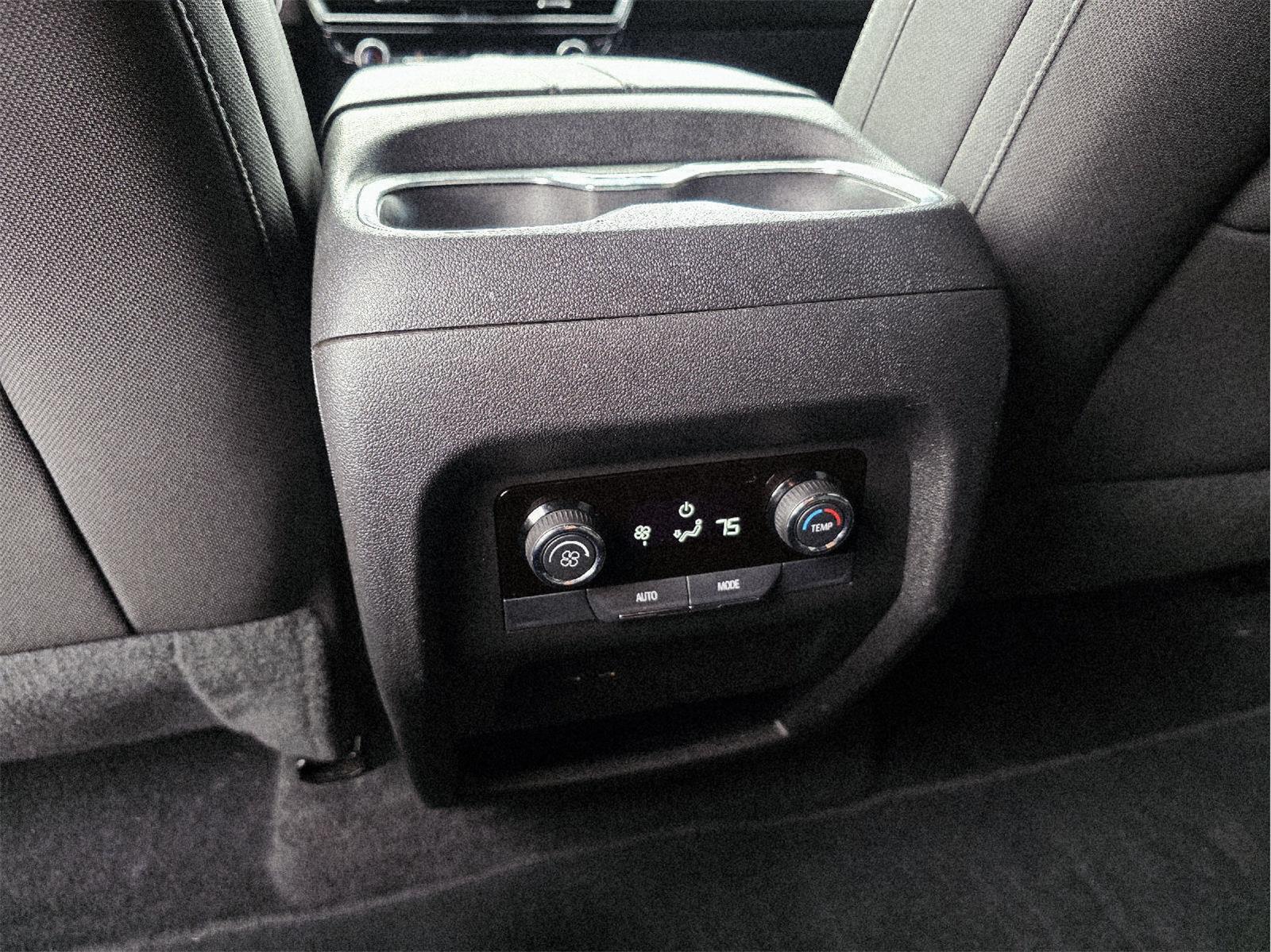 2025 Chevrolet Traverse photo 18 of 35