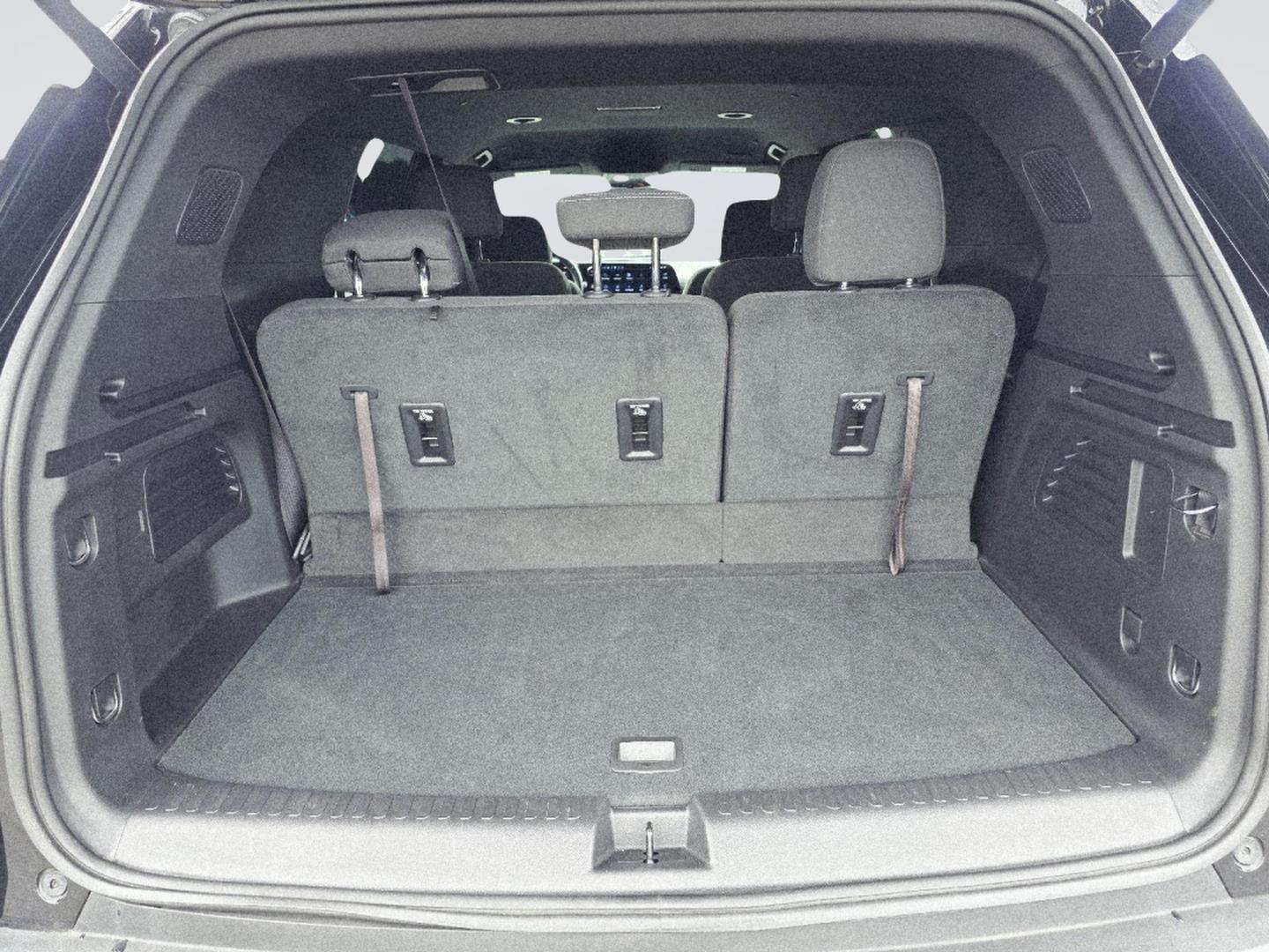 2025 Chevrolet Traverse photo 20 of 35