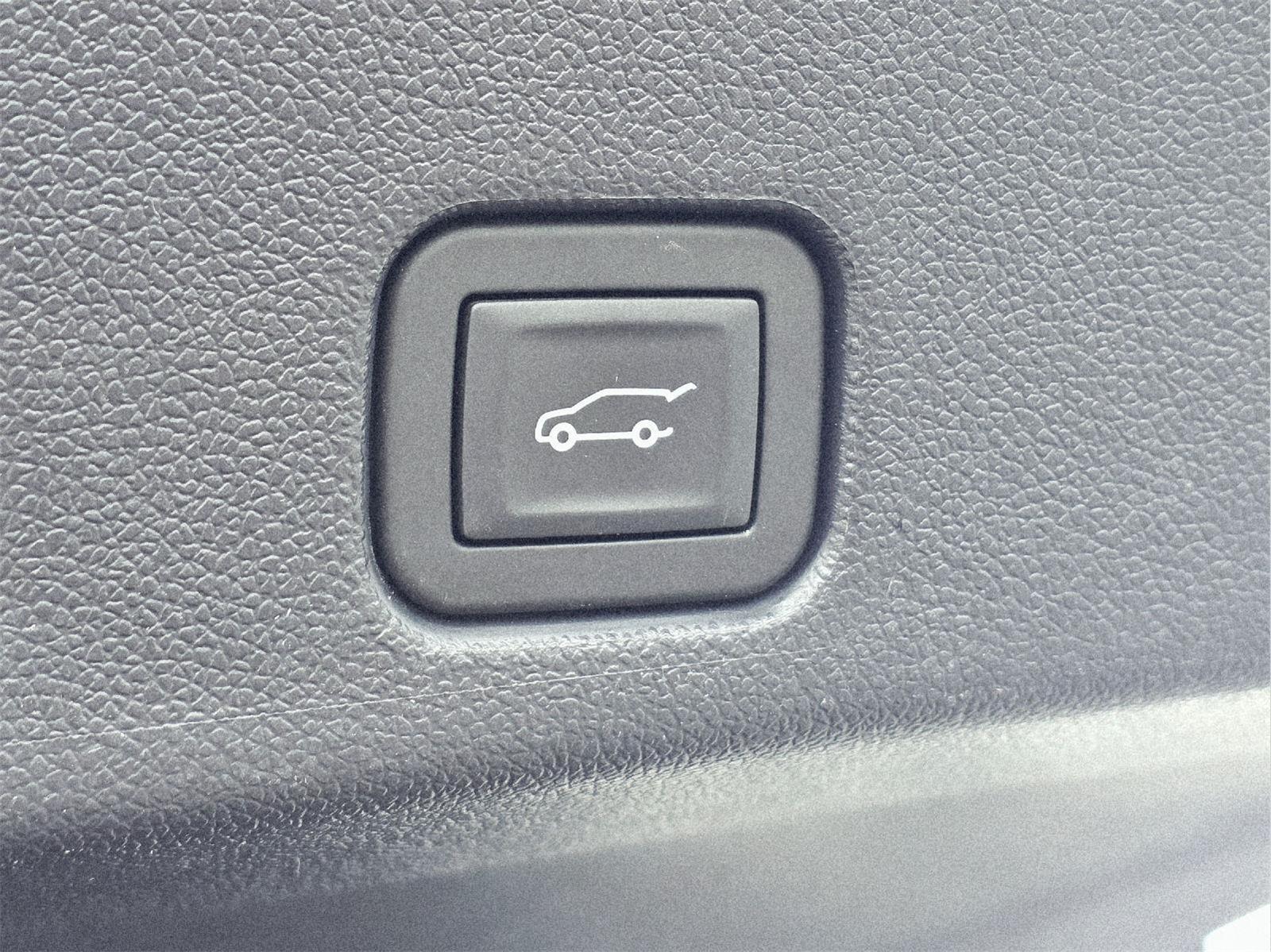 2025 Chevrolet Traverse photo 21 of 35