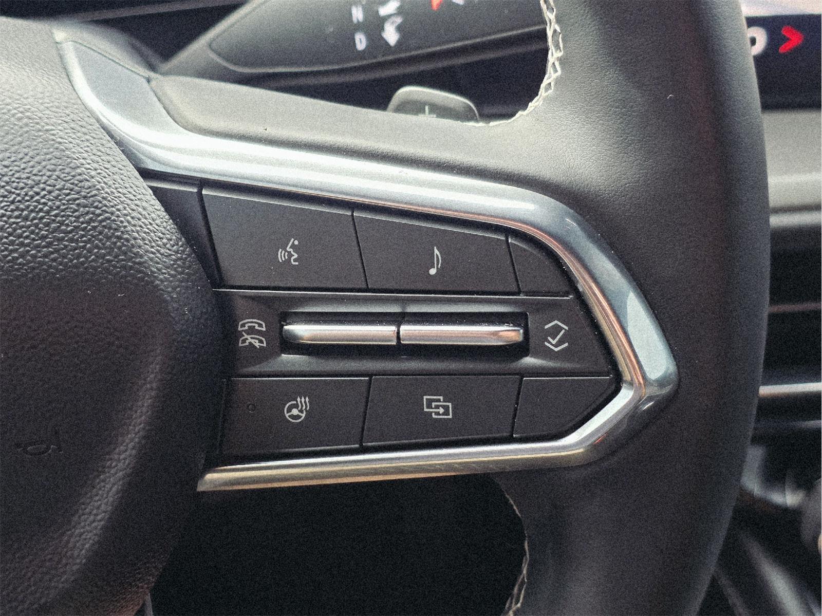 2025 Chevrolet Traverse photo 29 of 35