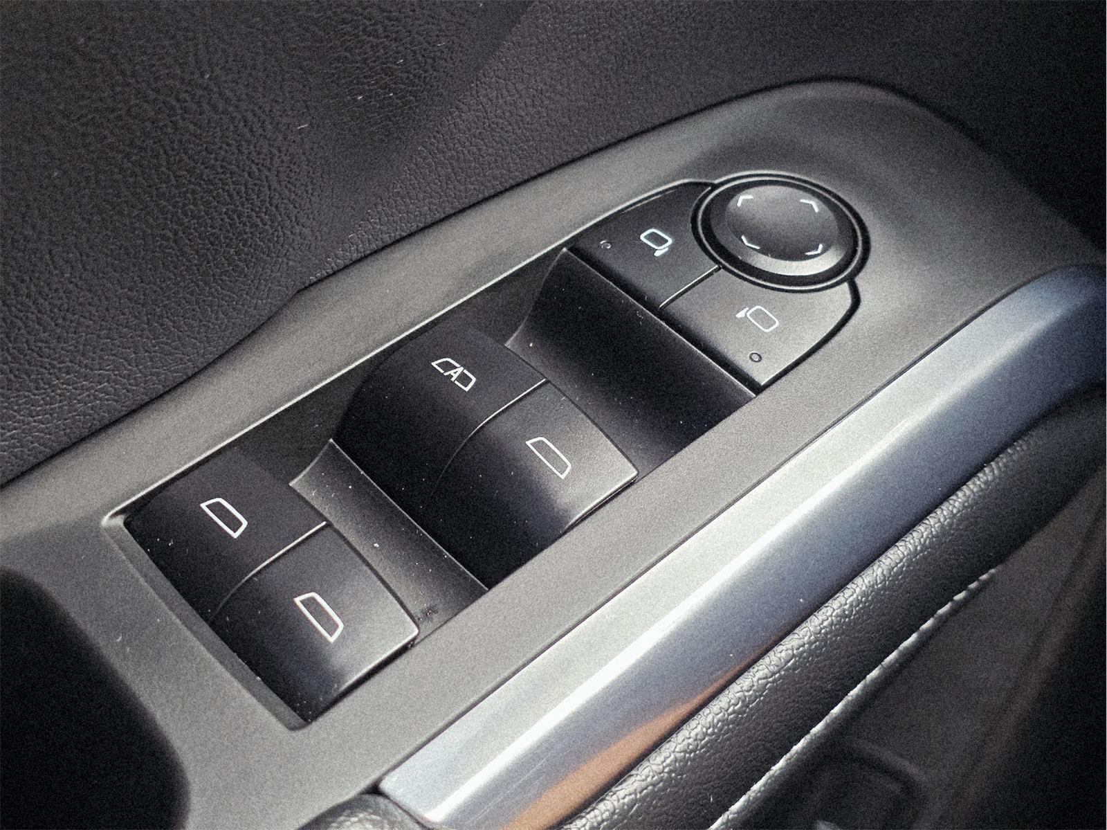 2025 Chevrolet Traverse photo 31 of 35