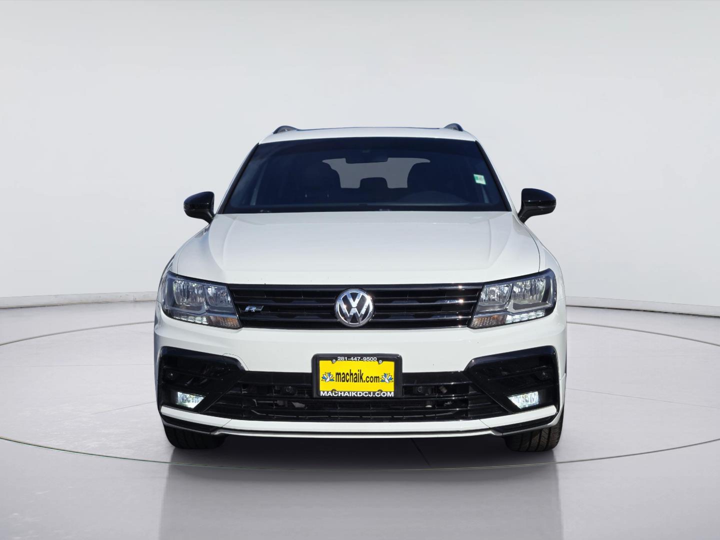2021 Volkswagen Tiguan photo 2 of 37