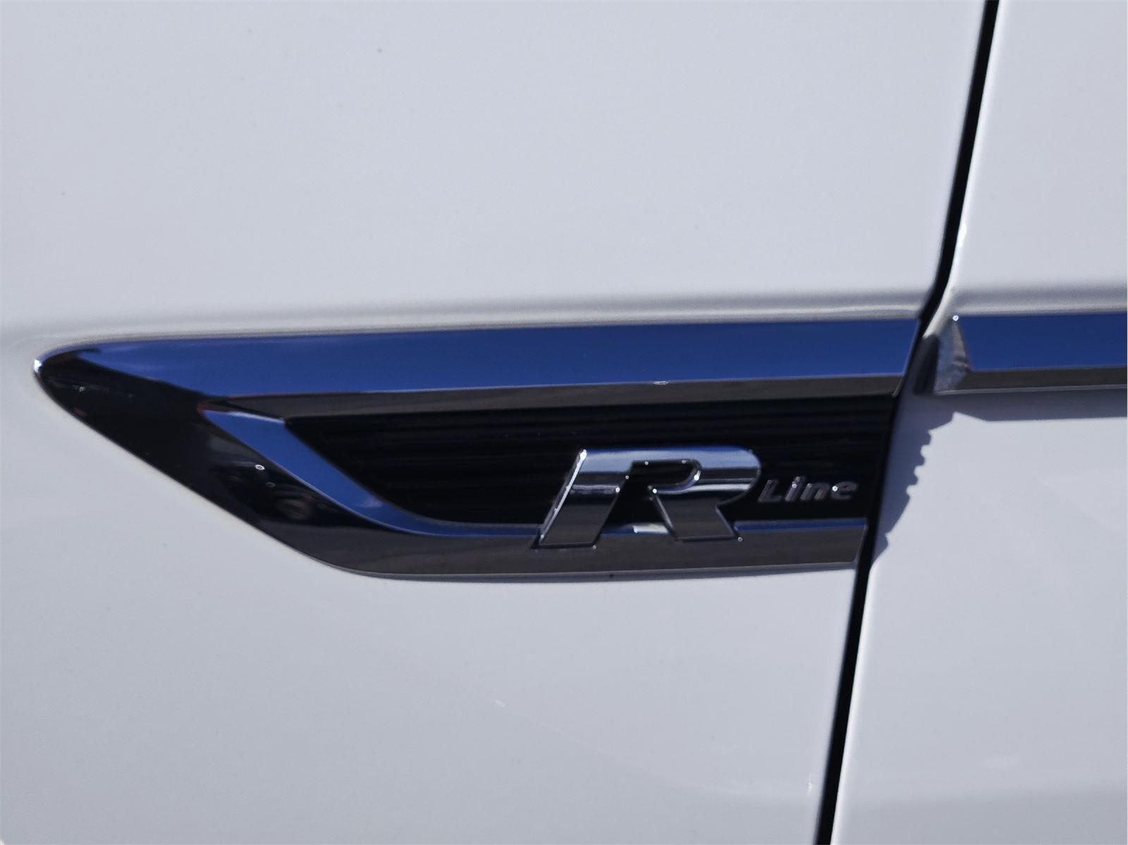 2021 Volkswagen Tiguan photo 9 of 37