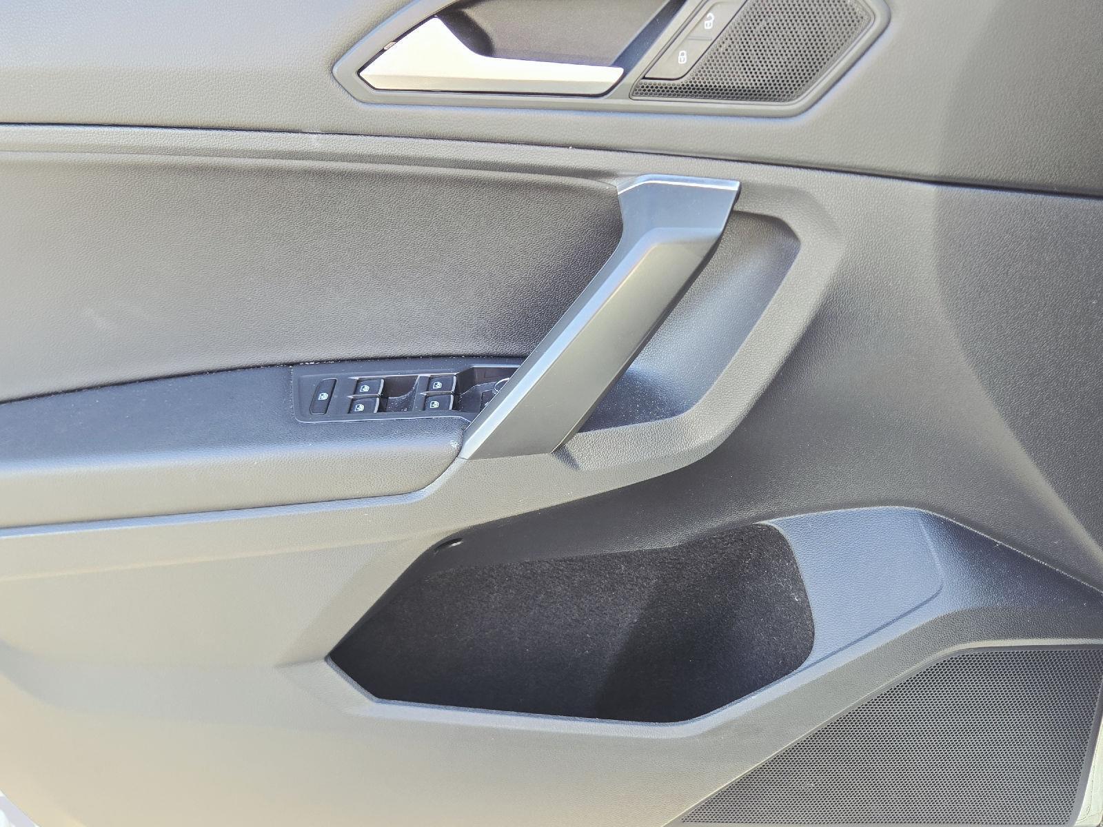 2021 Volkswagen Tiguan photo 18 of 37