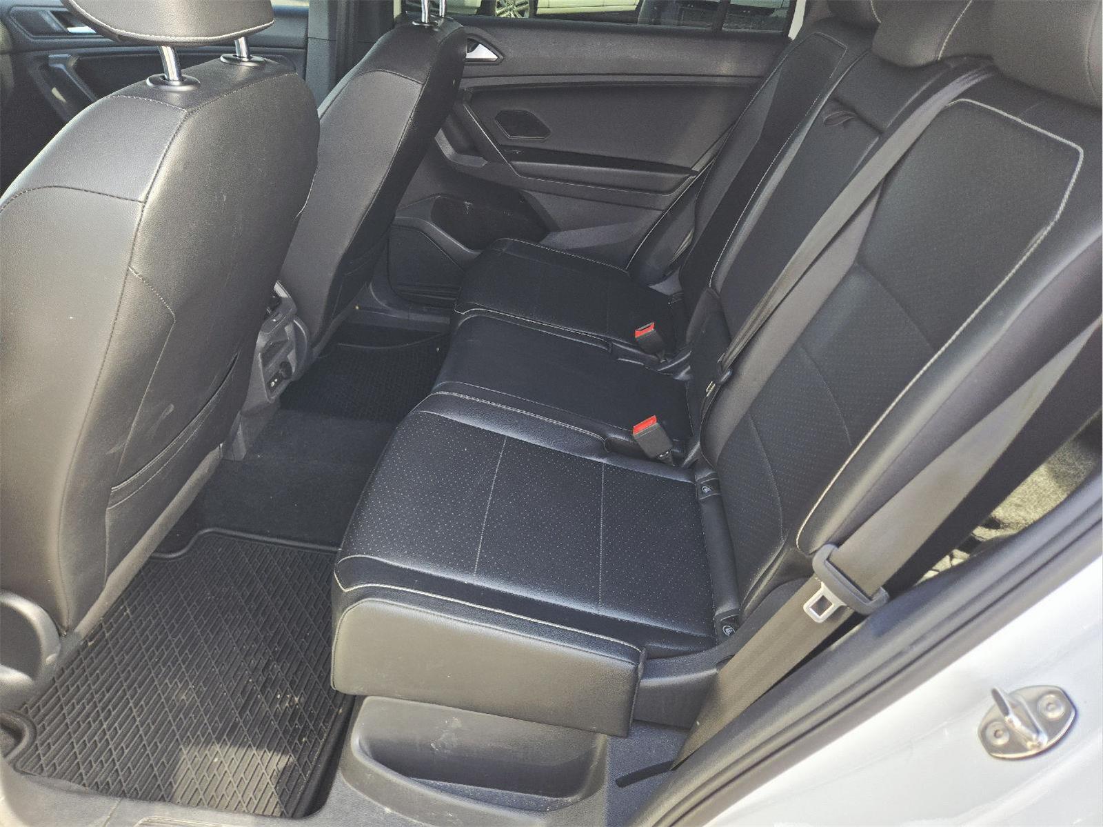 2021 Volkswagen Tiguan photo 19 of 37