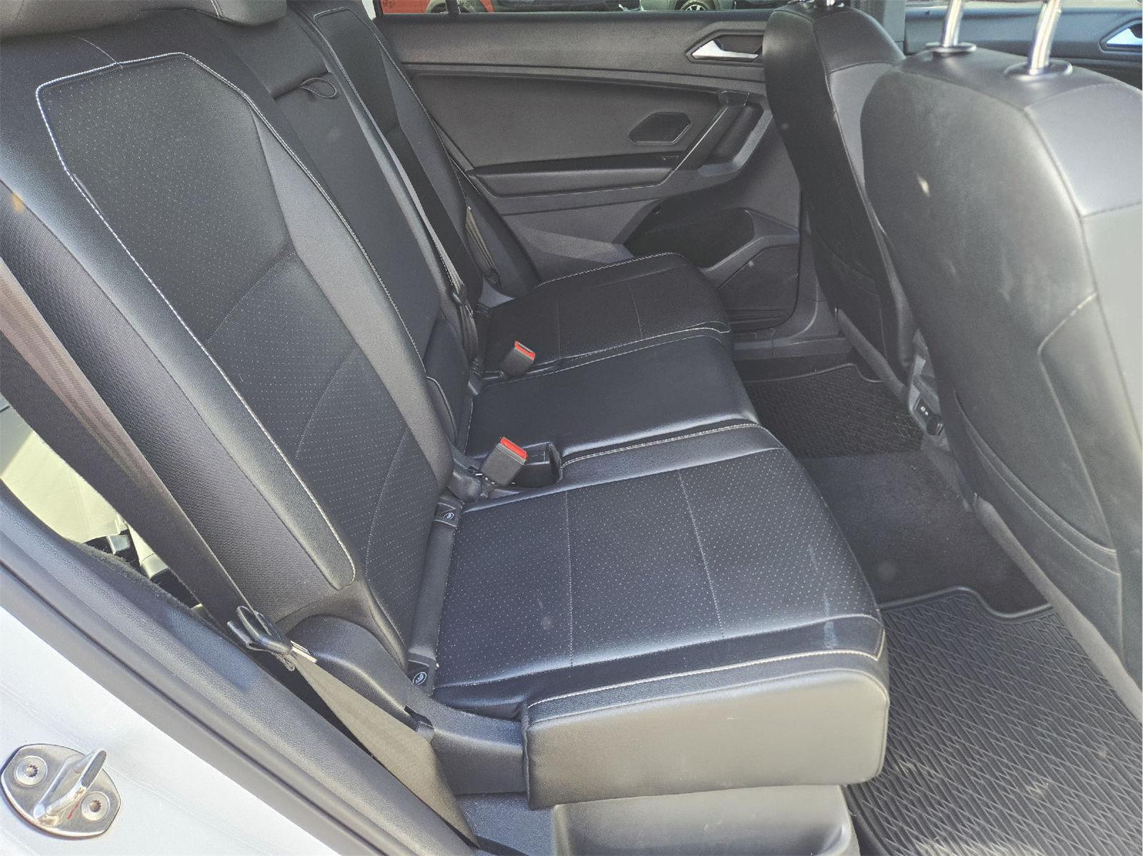 2021 Volkswagen Tiguan photo 21 of 37