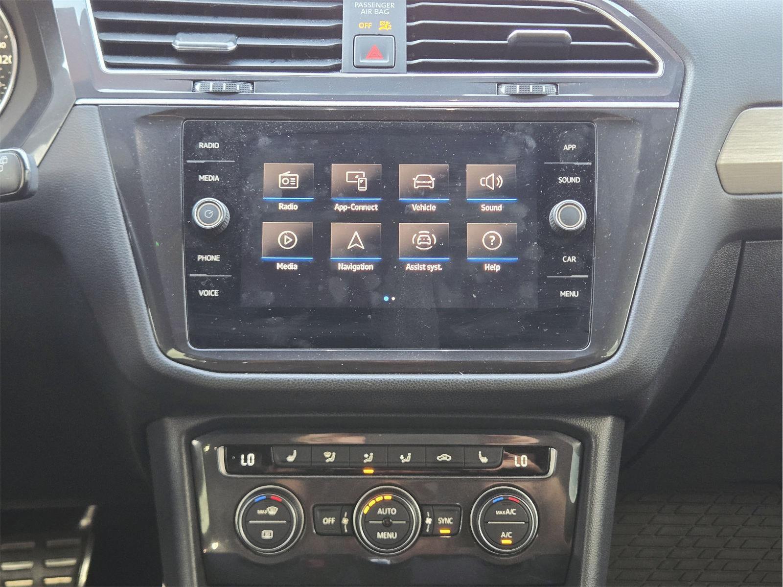 2021 Volkswagen Tiguan photo 24 of 37