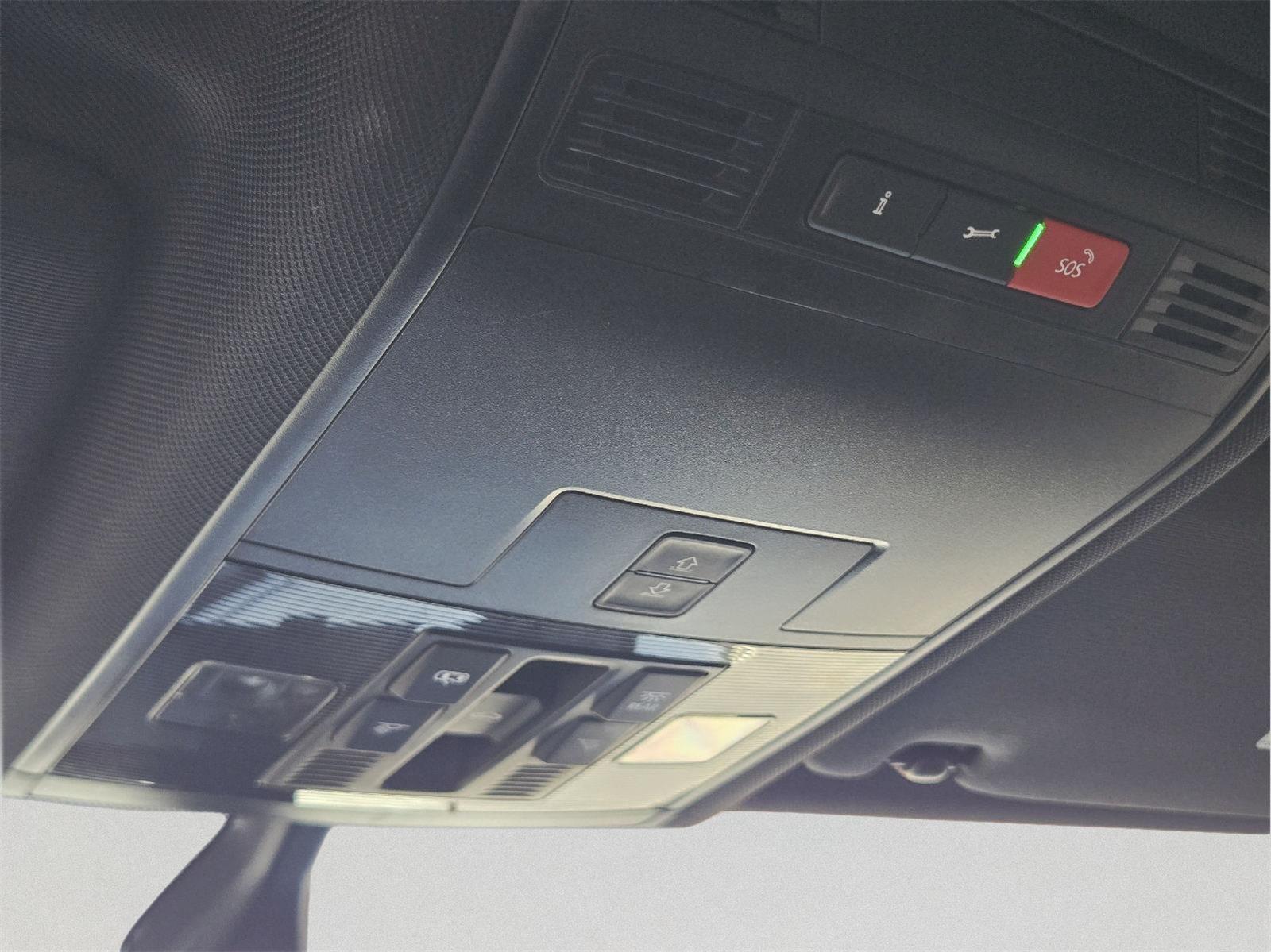 2021 Volkswagen Tiguan photo 30 of 37