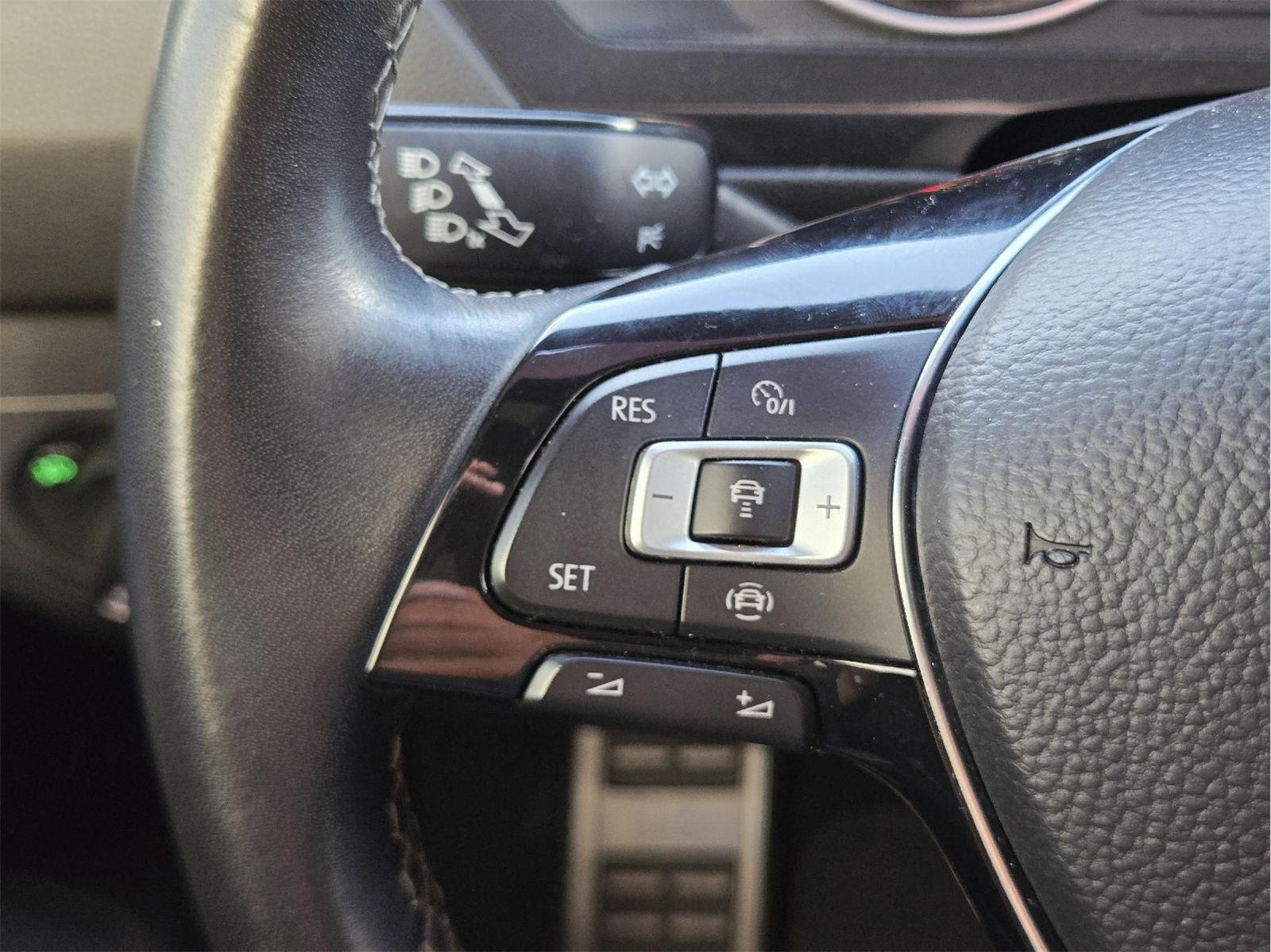 2021 Volkswagen Tiguan photo 33 of 37