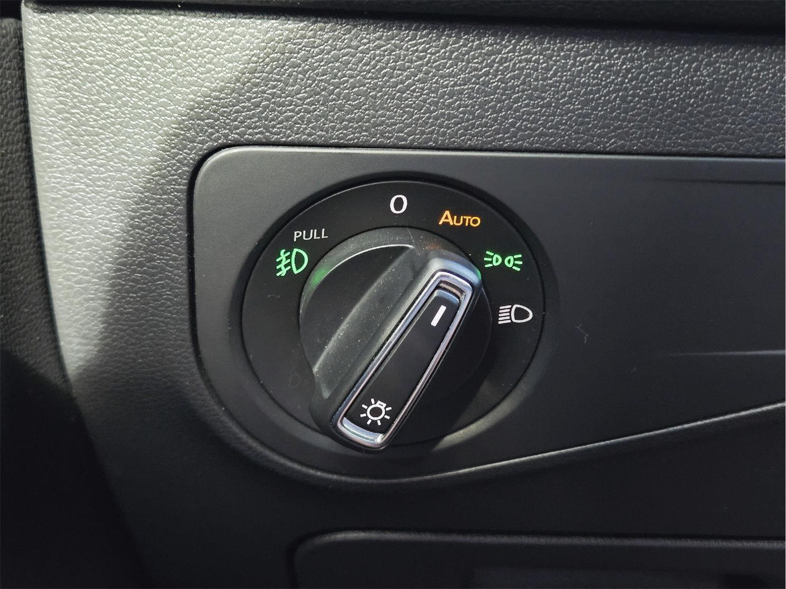 2021 Volkswagen Tiguan photo 34 of 37