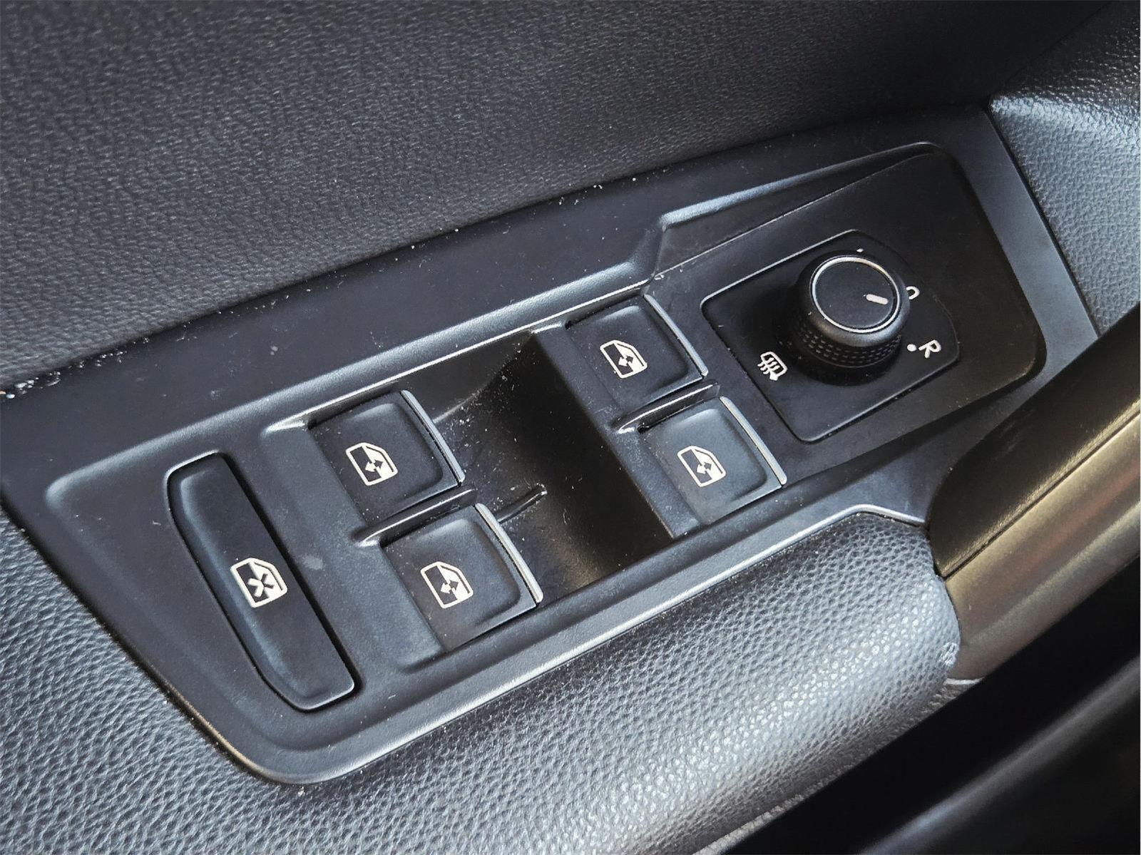 2021 Volkswagen Tiguan photo 35 of 37