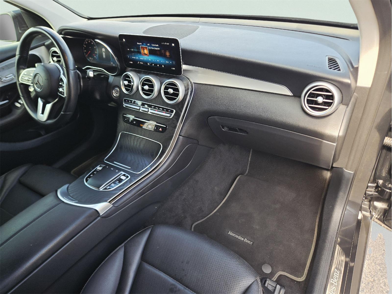 2022 Mercedes-Benz GLC photo 12 of 36