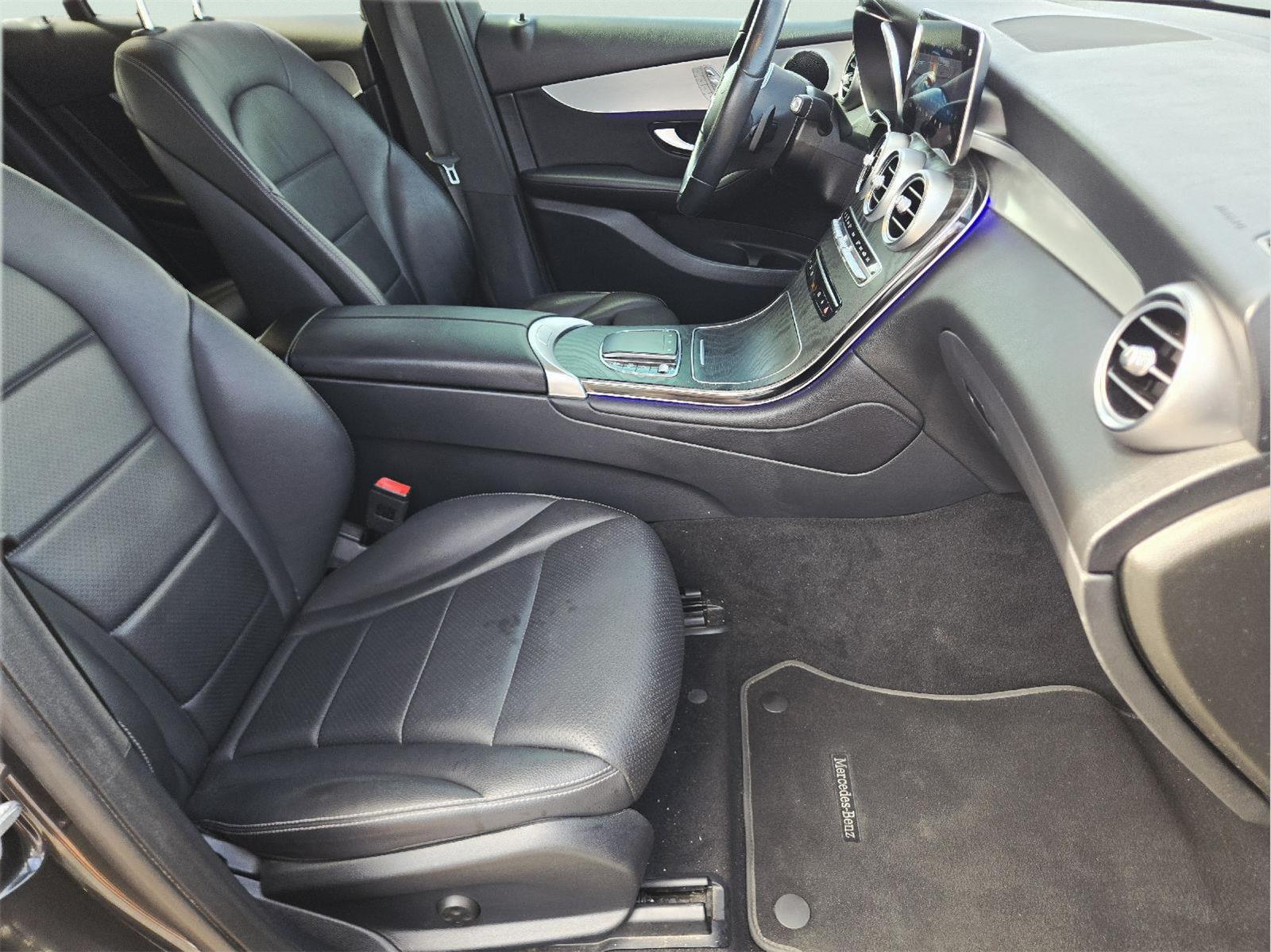 2022 Mercedes-Benz GLC photo 15 of 36