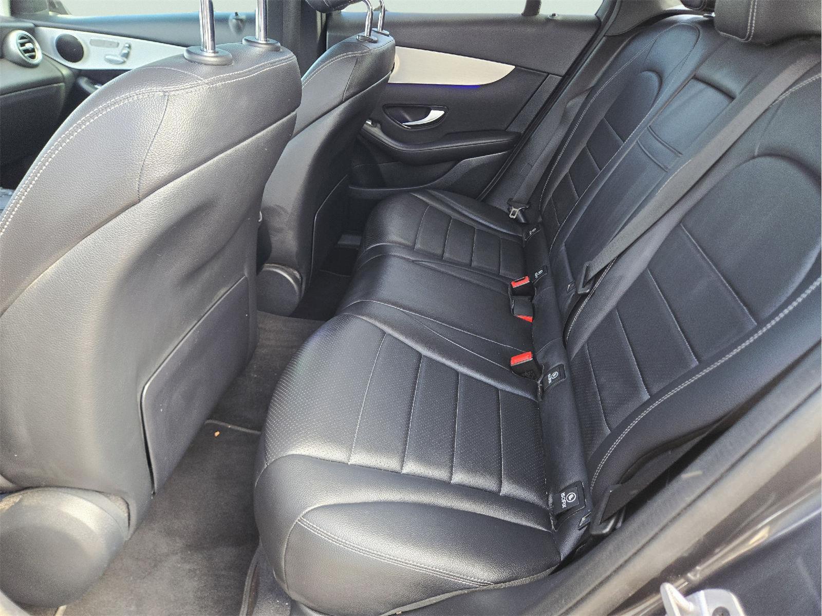 2022 Mercedes-Benz GLC photo 18 of 36