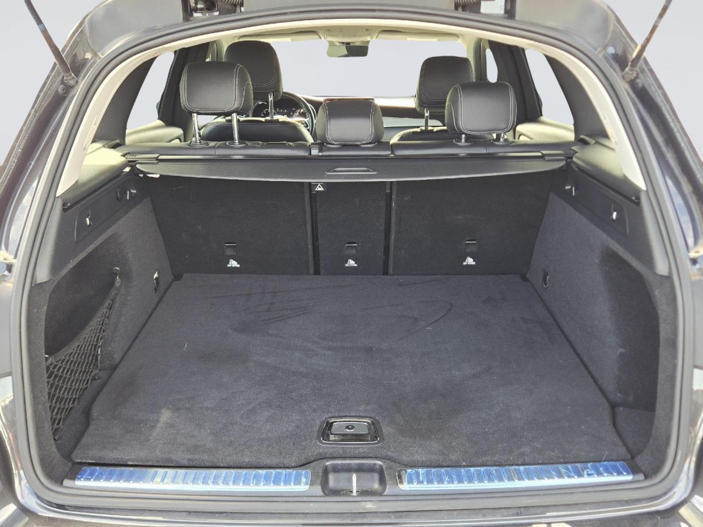 2022 Mercedes-Benz GLC photo 21 of 36