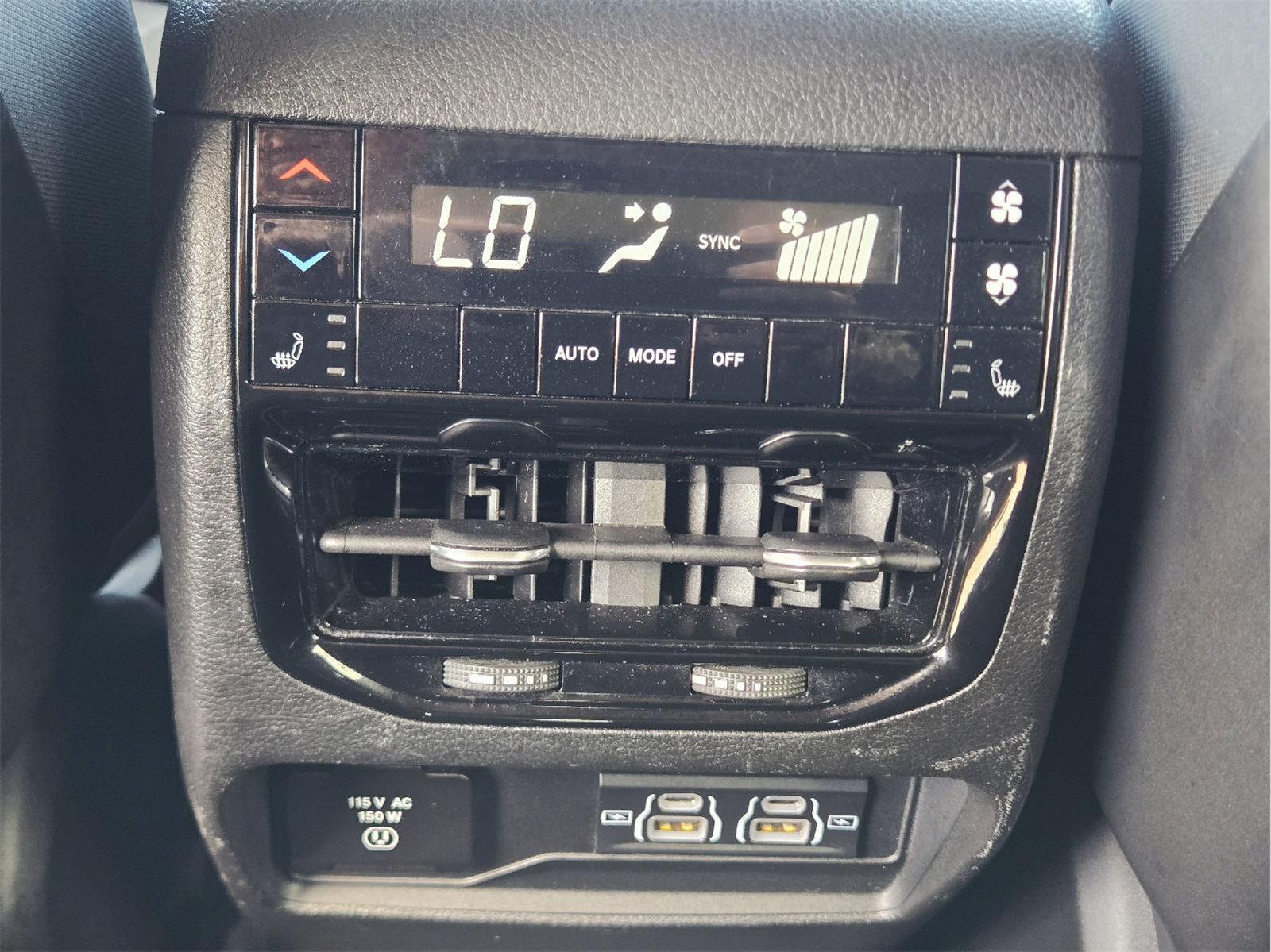 2021 Jeep Grand Cherokee L photo 18 of 36