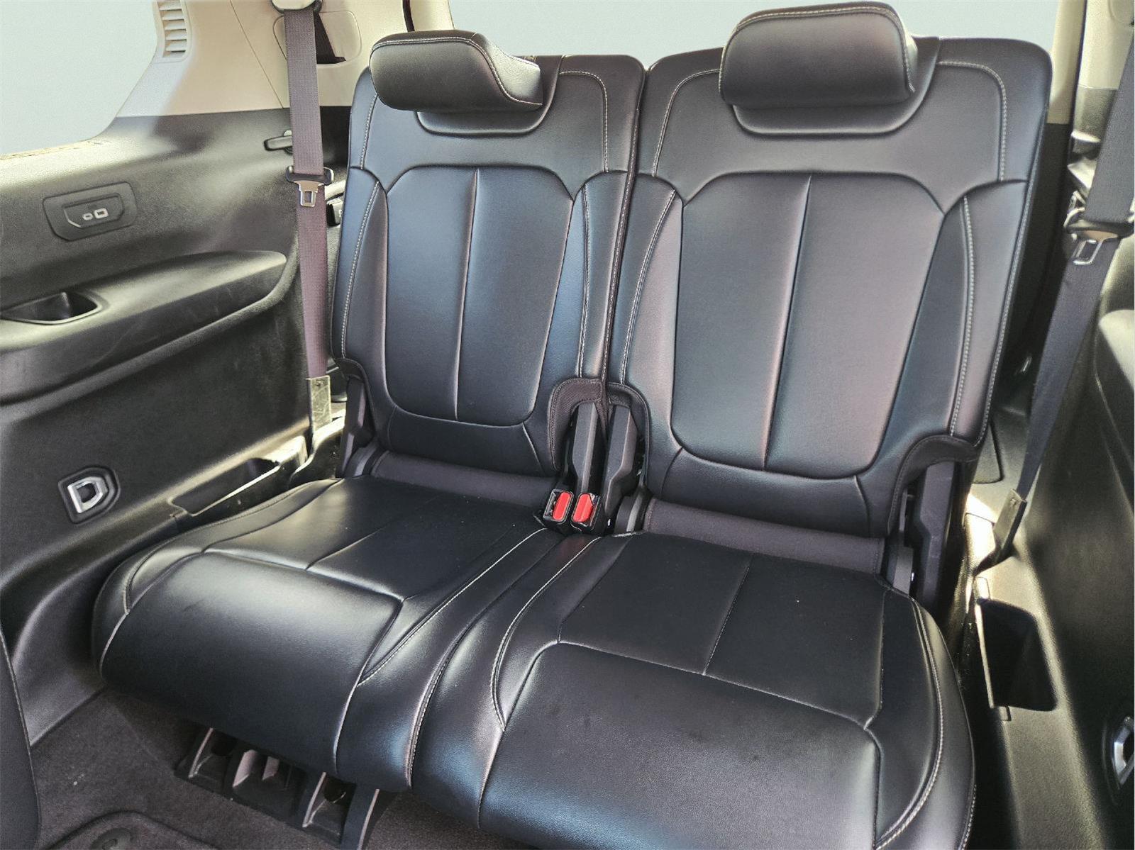 2021 Jeep Grand Cherokee L photo 19 of 36